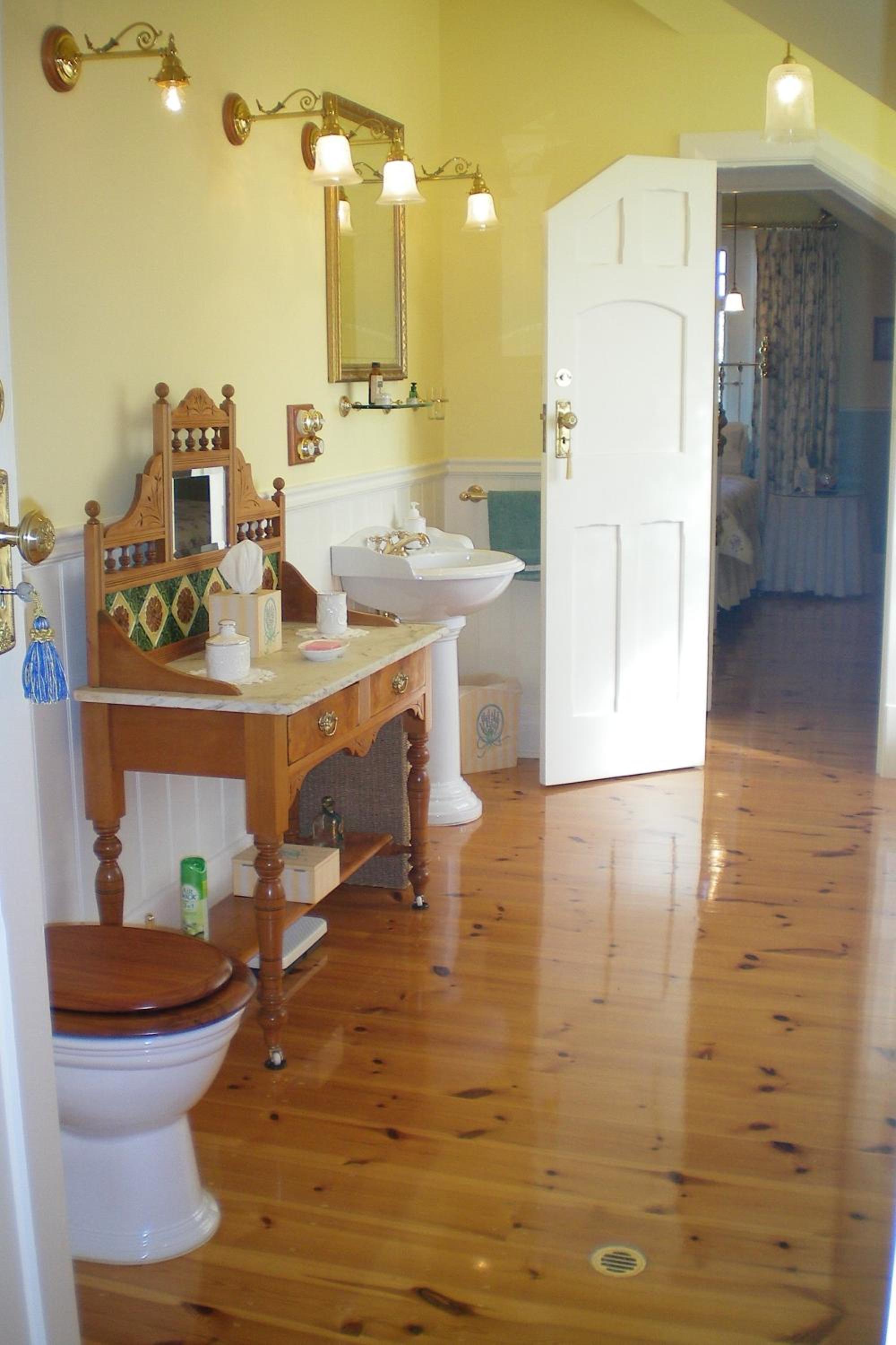 Water Bay Villa Bed & Breakfast