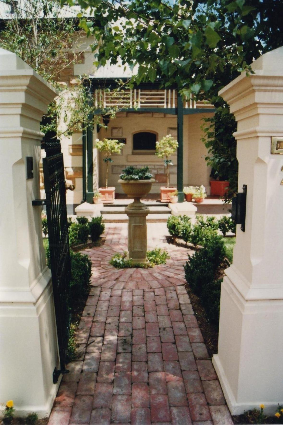 Water Bay Villa Bed & Breakfast