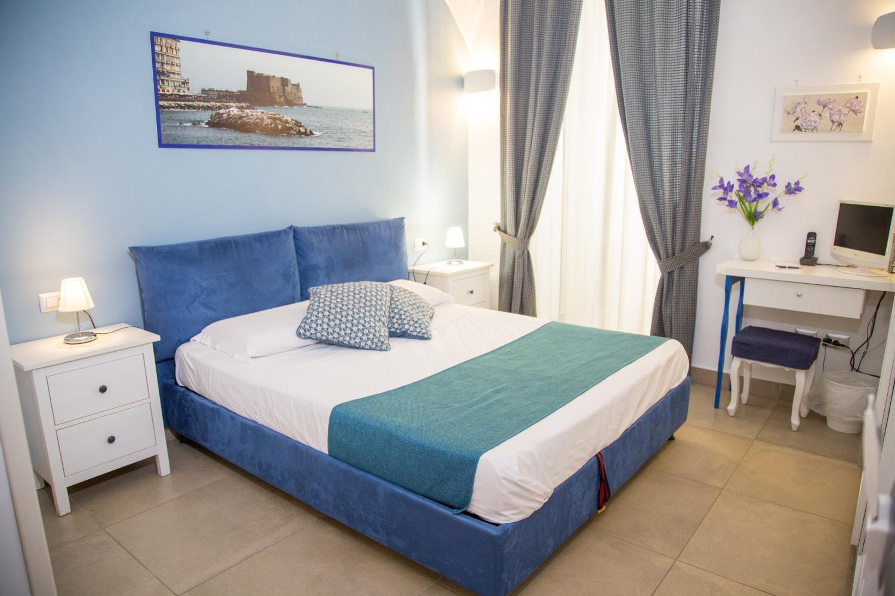 Chiaia Suites