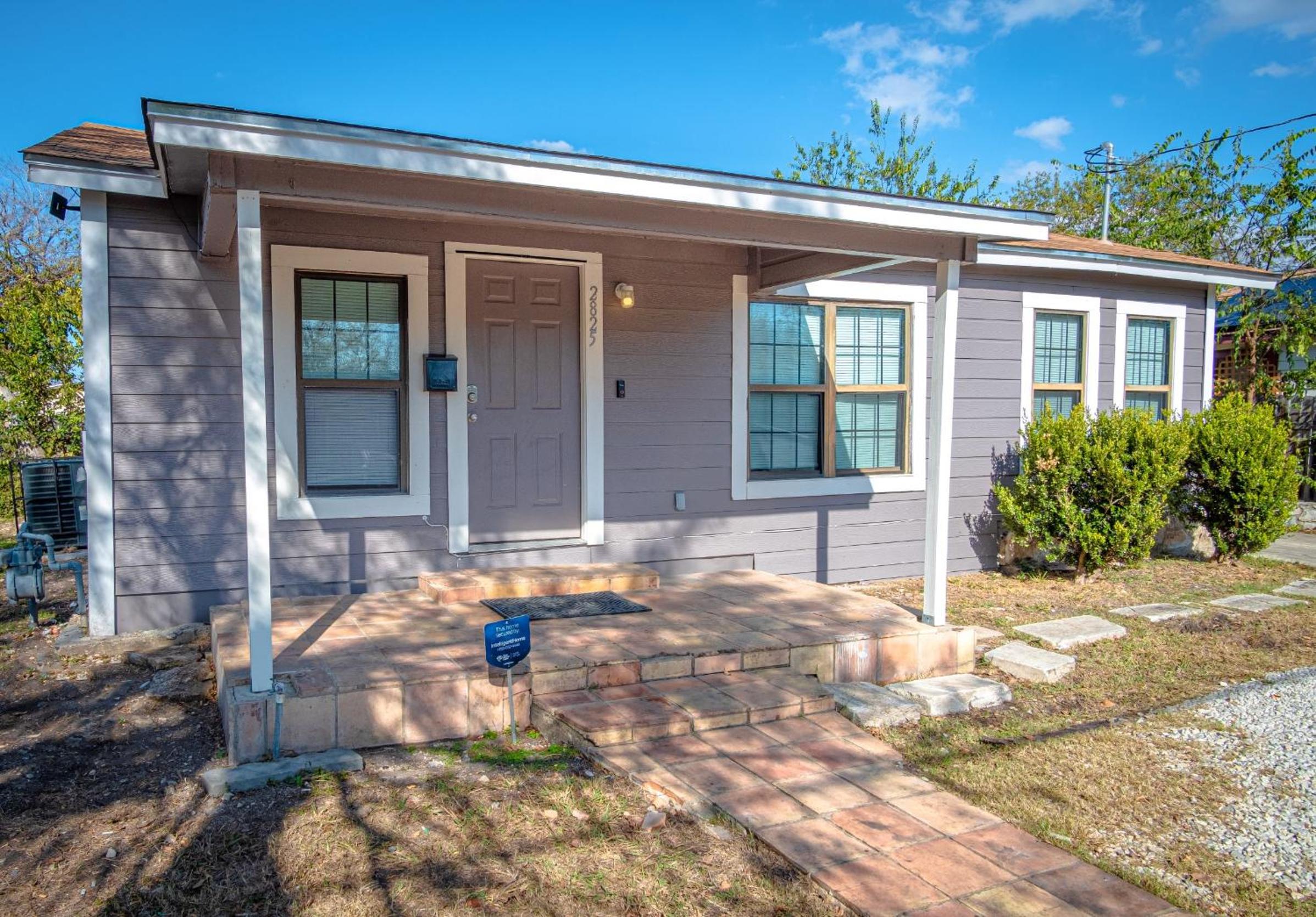 Nice 3B 2BA Near Downtown 2 Min AtandT Center view 2
