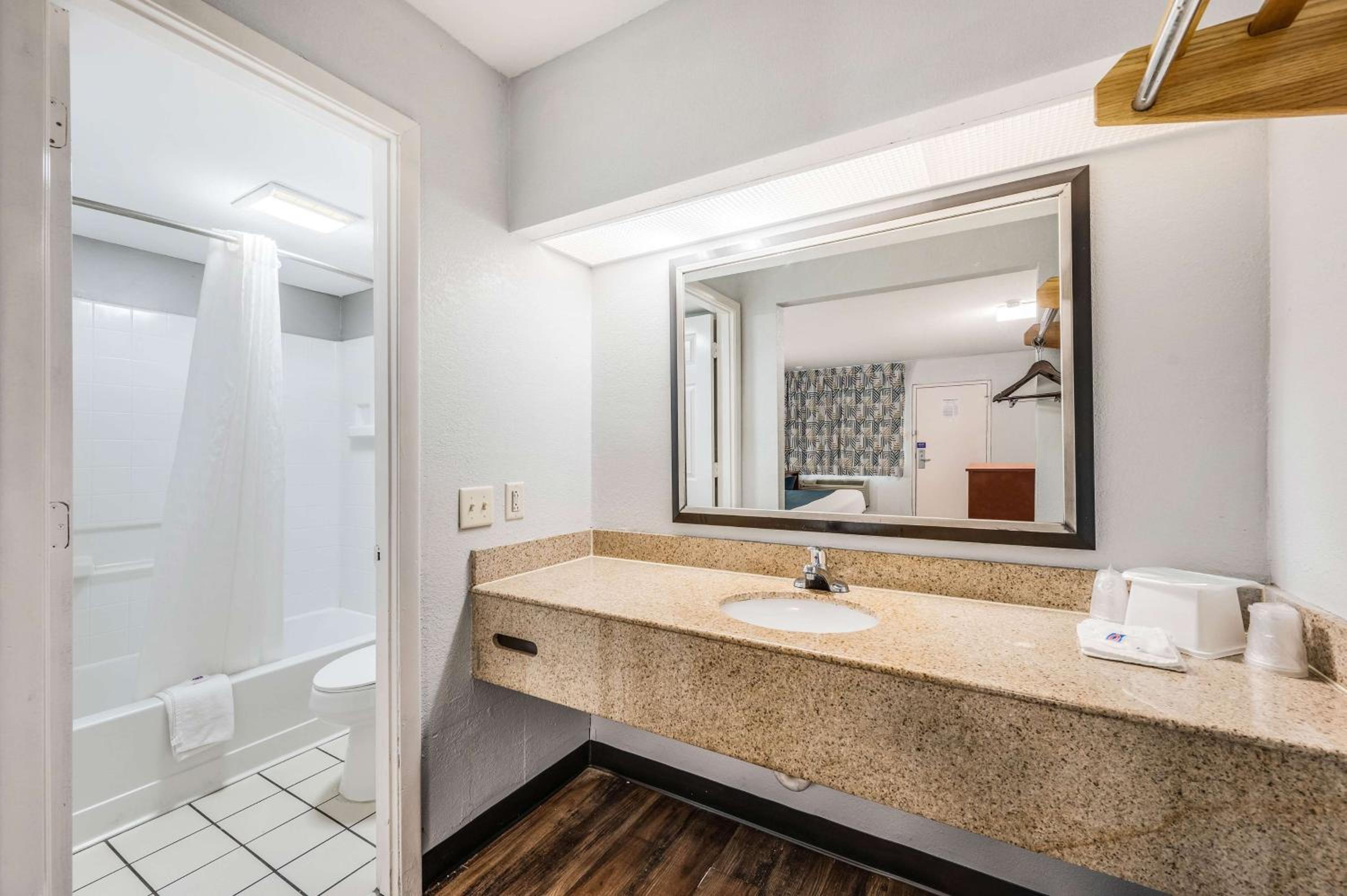 Tupelo Vacations - Motel 6-Tupelo, MS - Downtown - Property Image 37