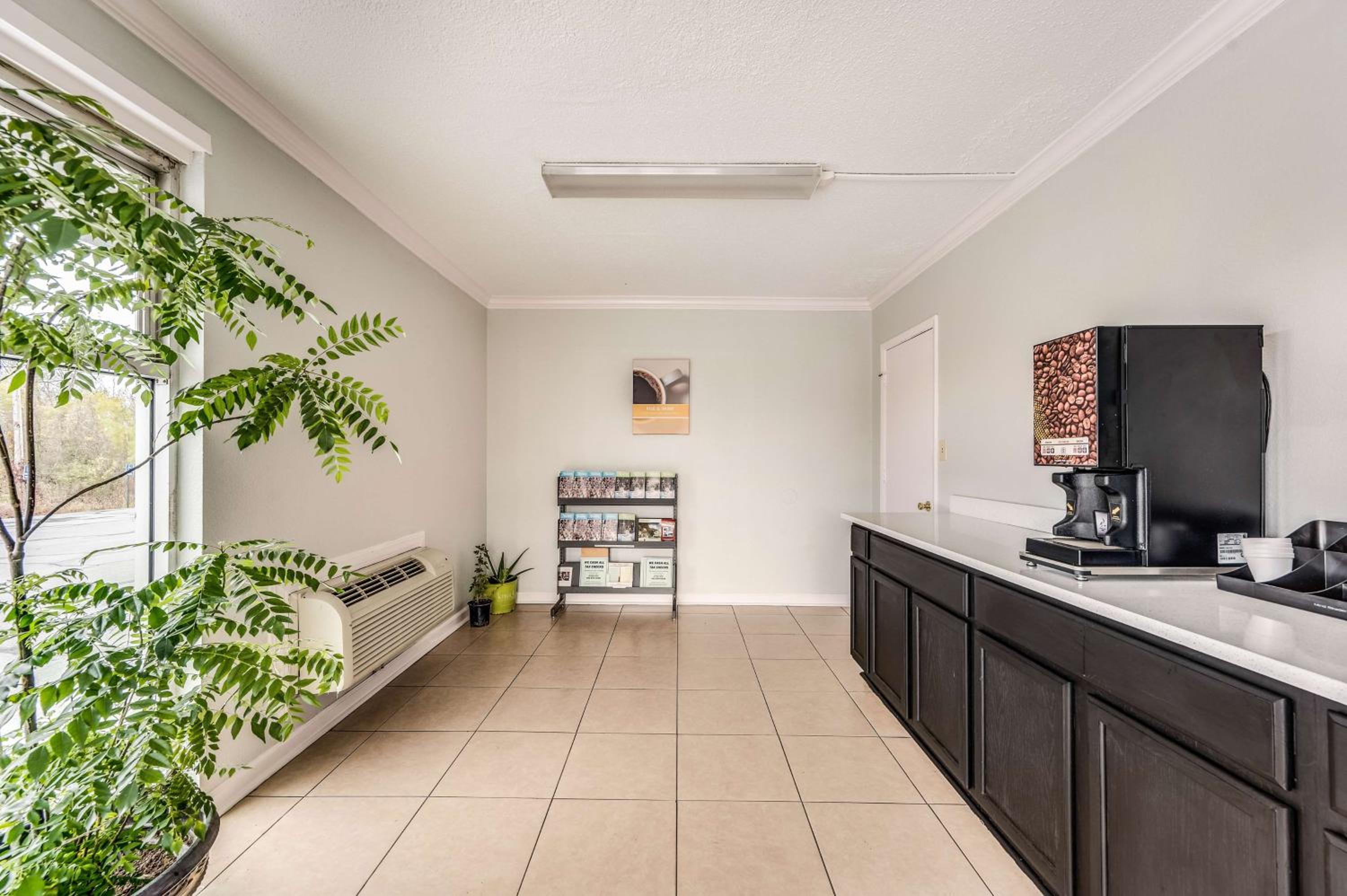 Tupelo Vacations - Motel 6-Tupelo, MS - Downtown - Property Image 7