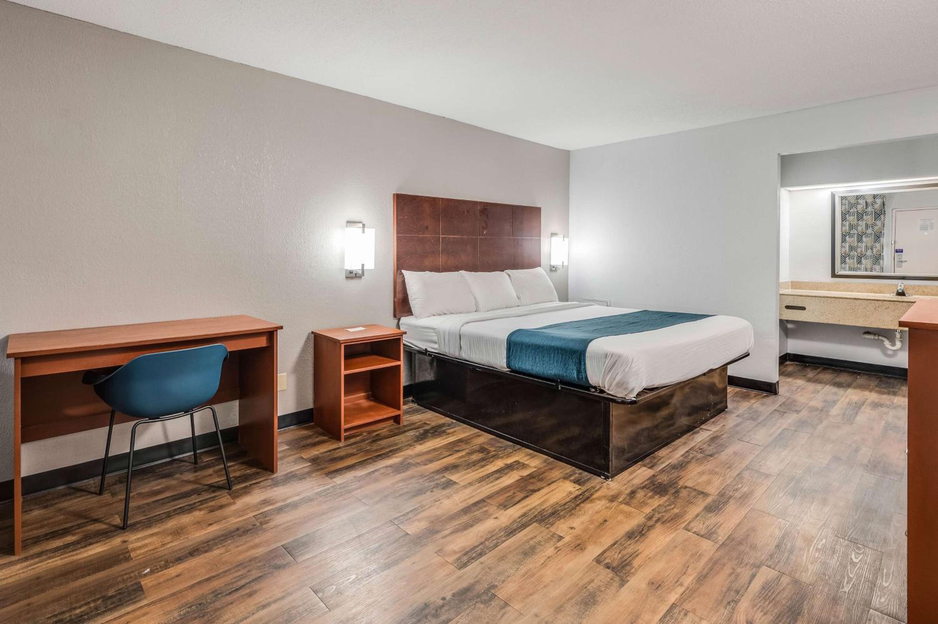 Tupelo Vacations - Motel 6-Tupelo, MS - Downtown - Property Image 3