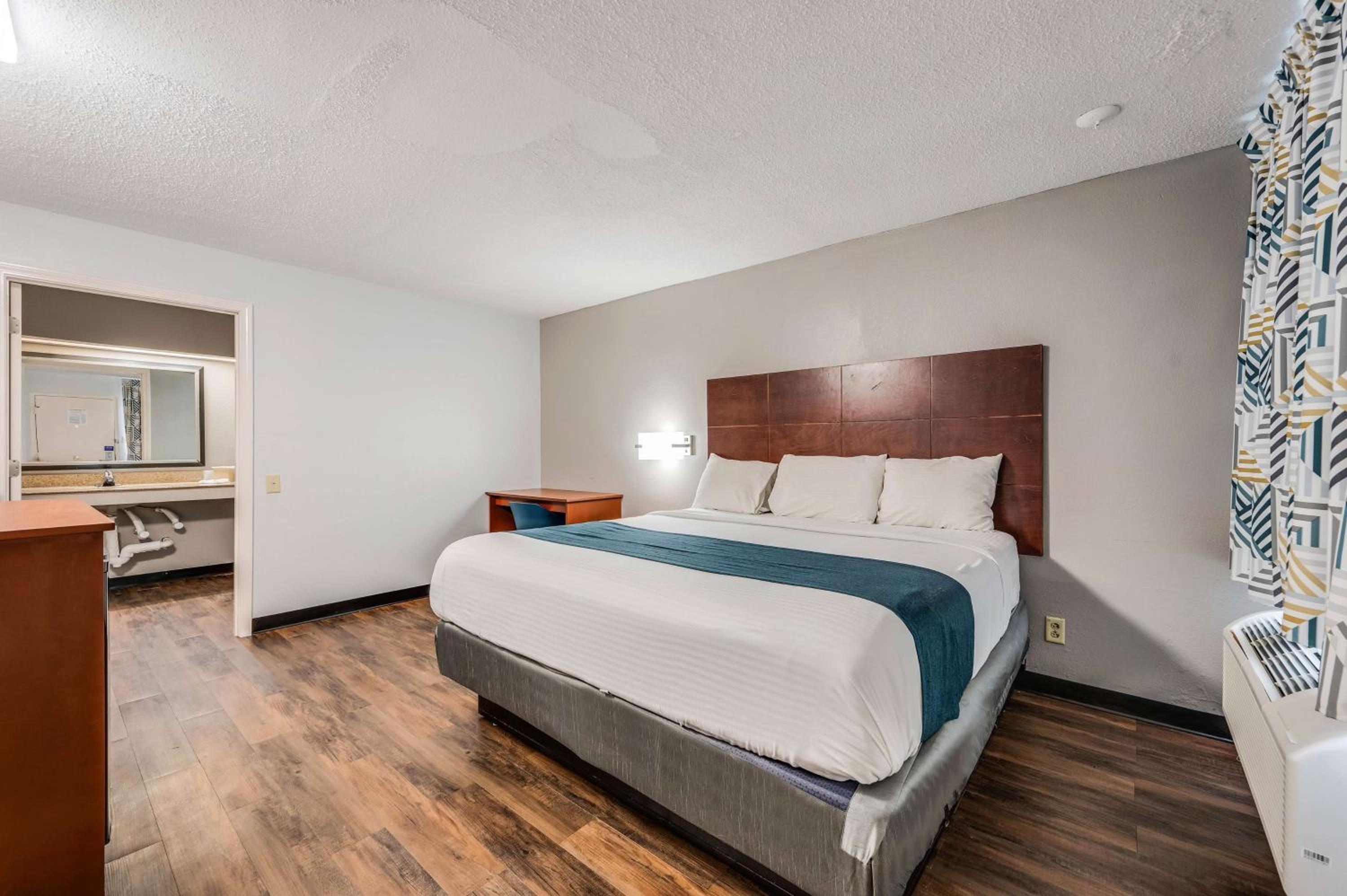 Tupelo Vacations - Motel 6-Tupelo, MS - Downtown - Property Image 28