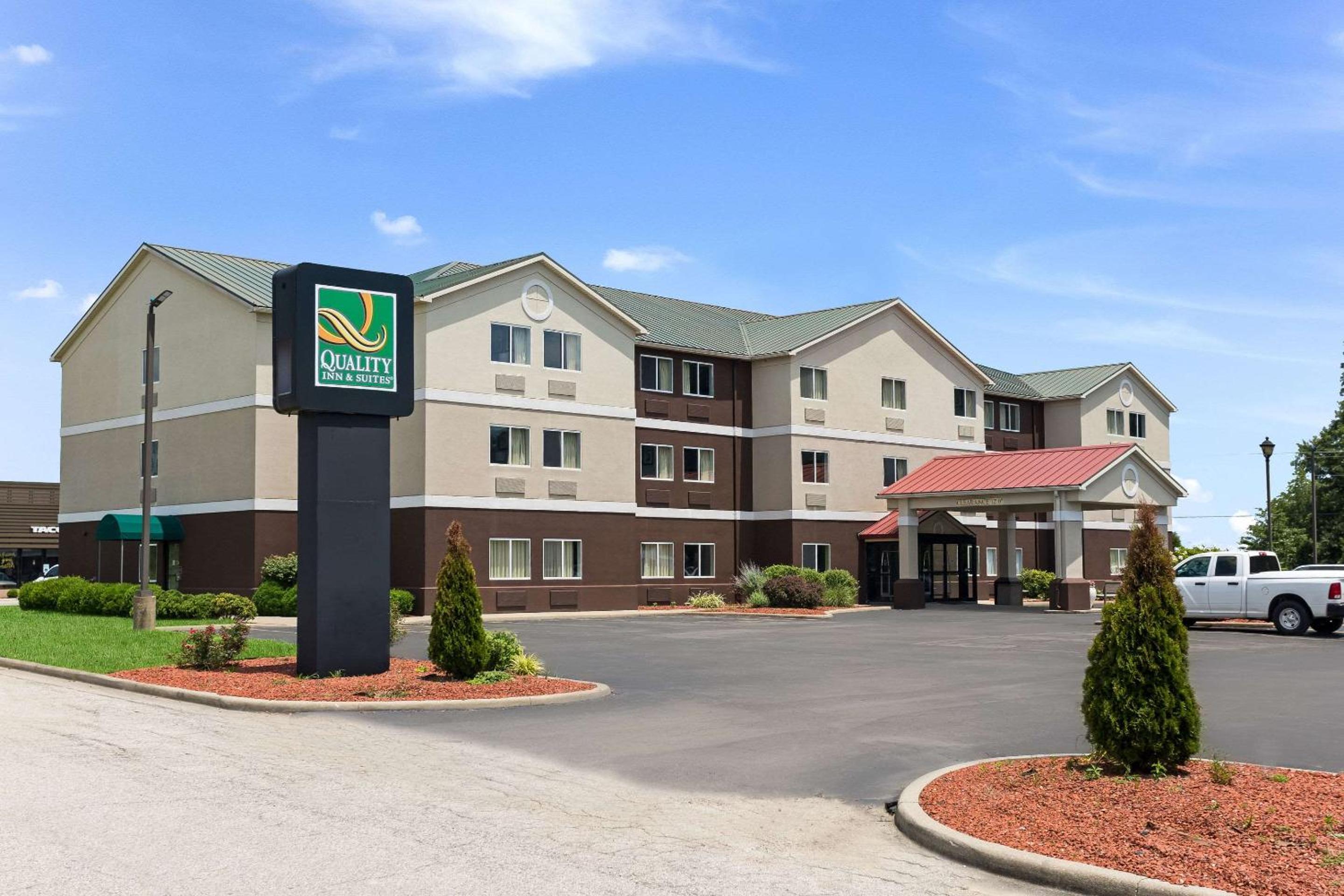 Quality Inn & Suites Ferdinand view 2