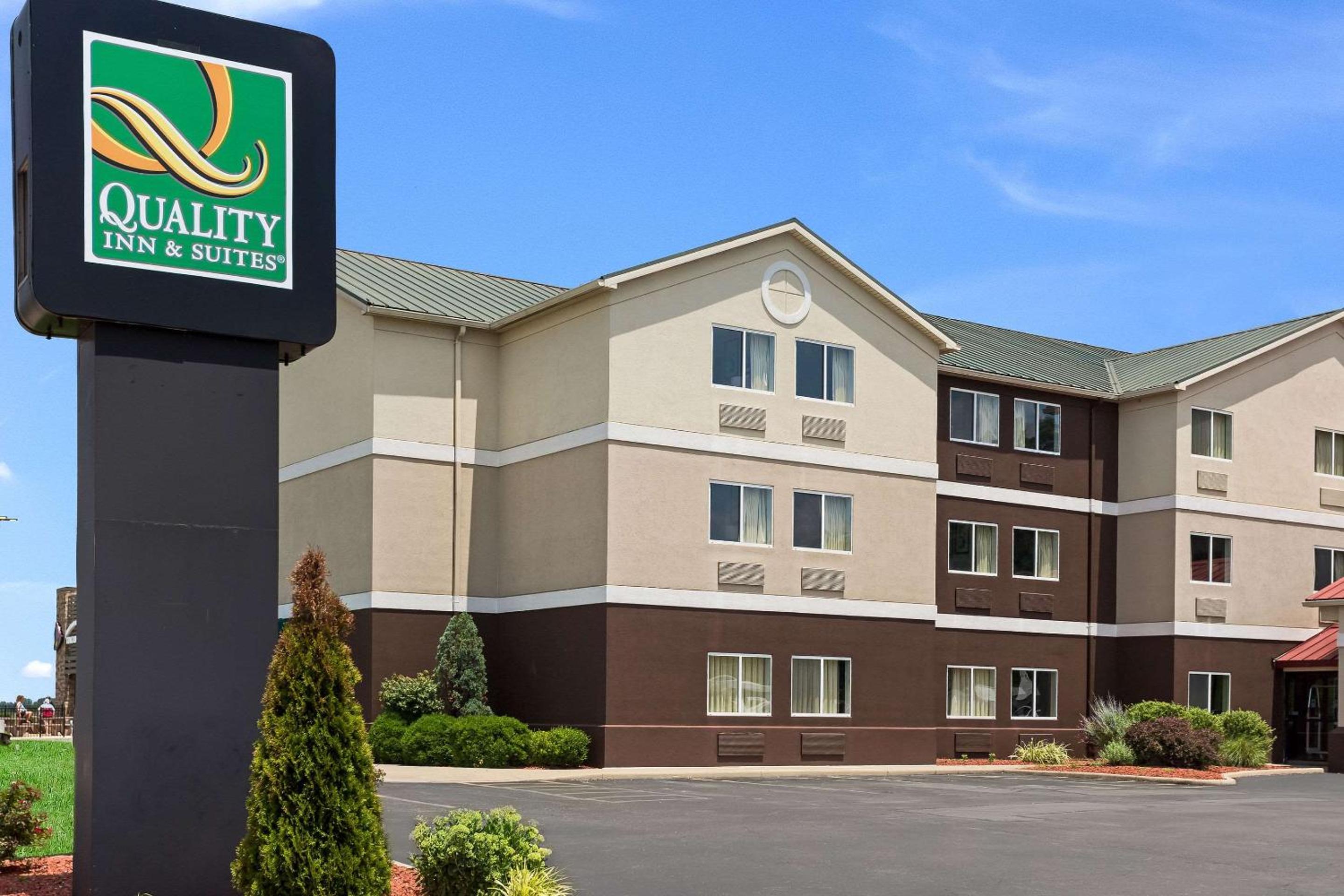 Quality Inn & Suites Ferdinand view 3