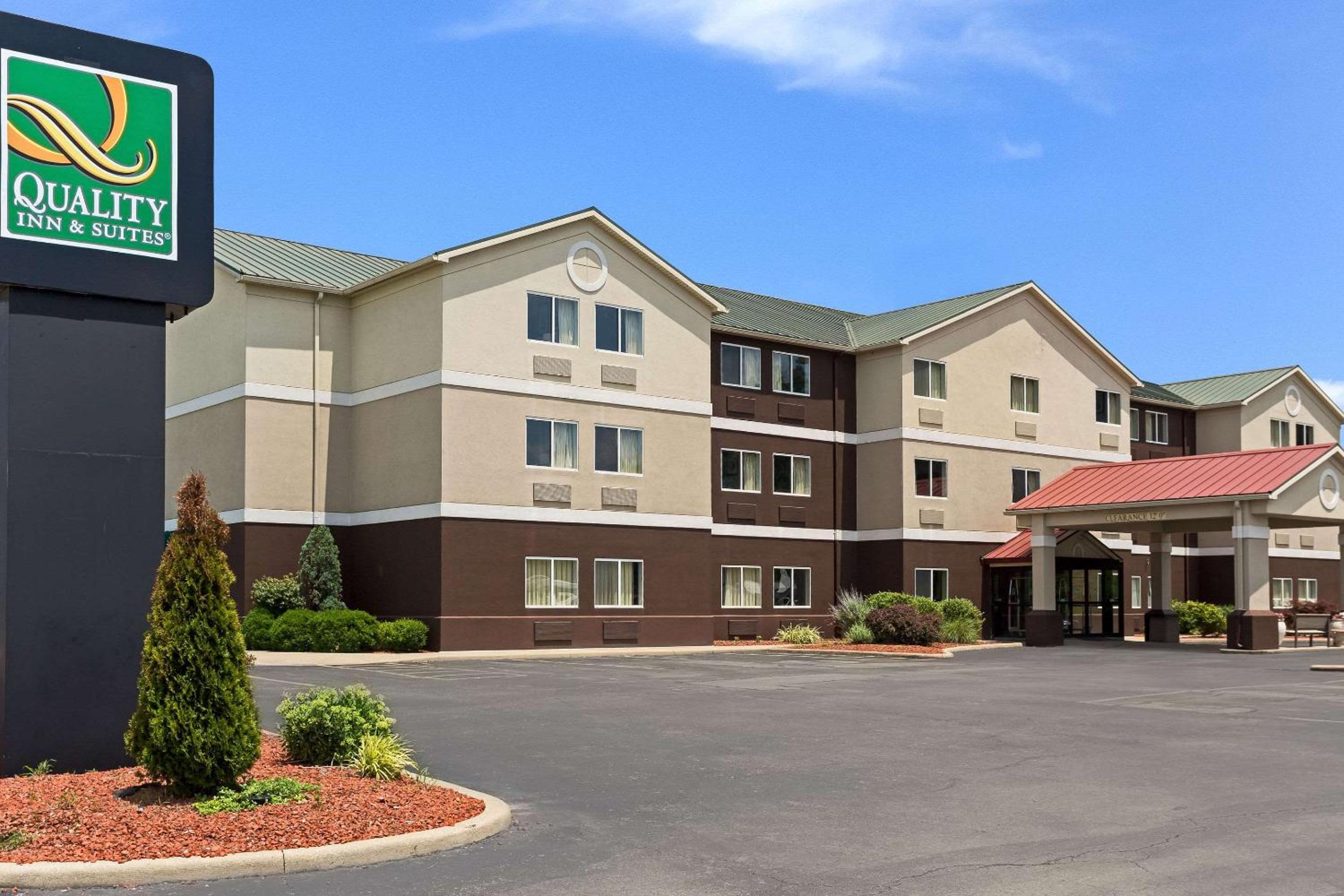 Quality Inn & Suites Ferdinand view 4