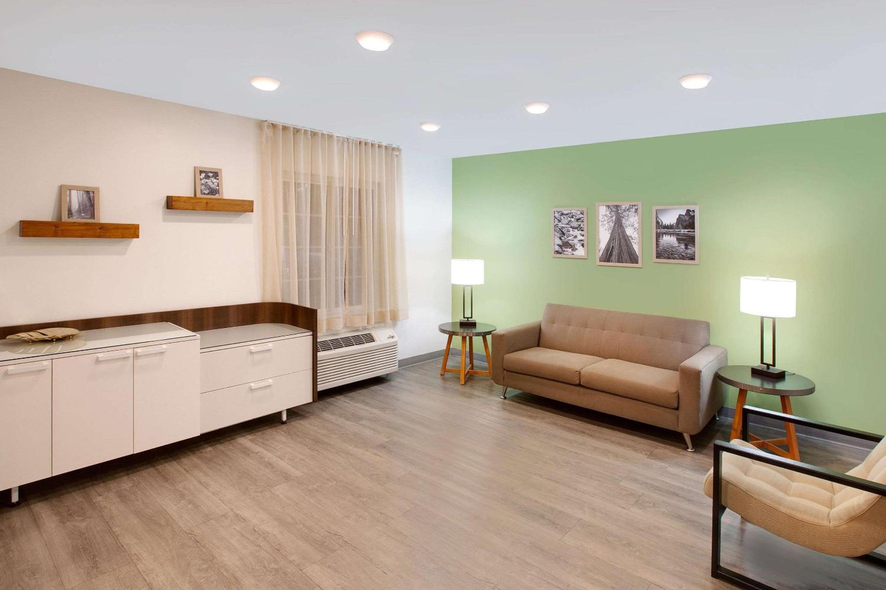 WoodSpring Suites Bakersfield East