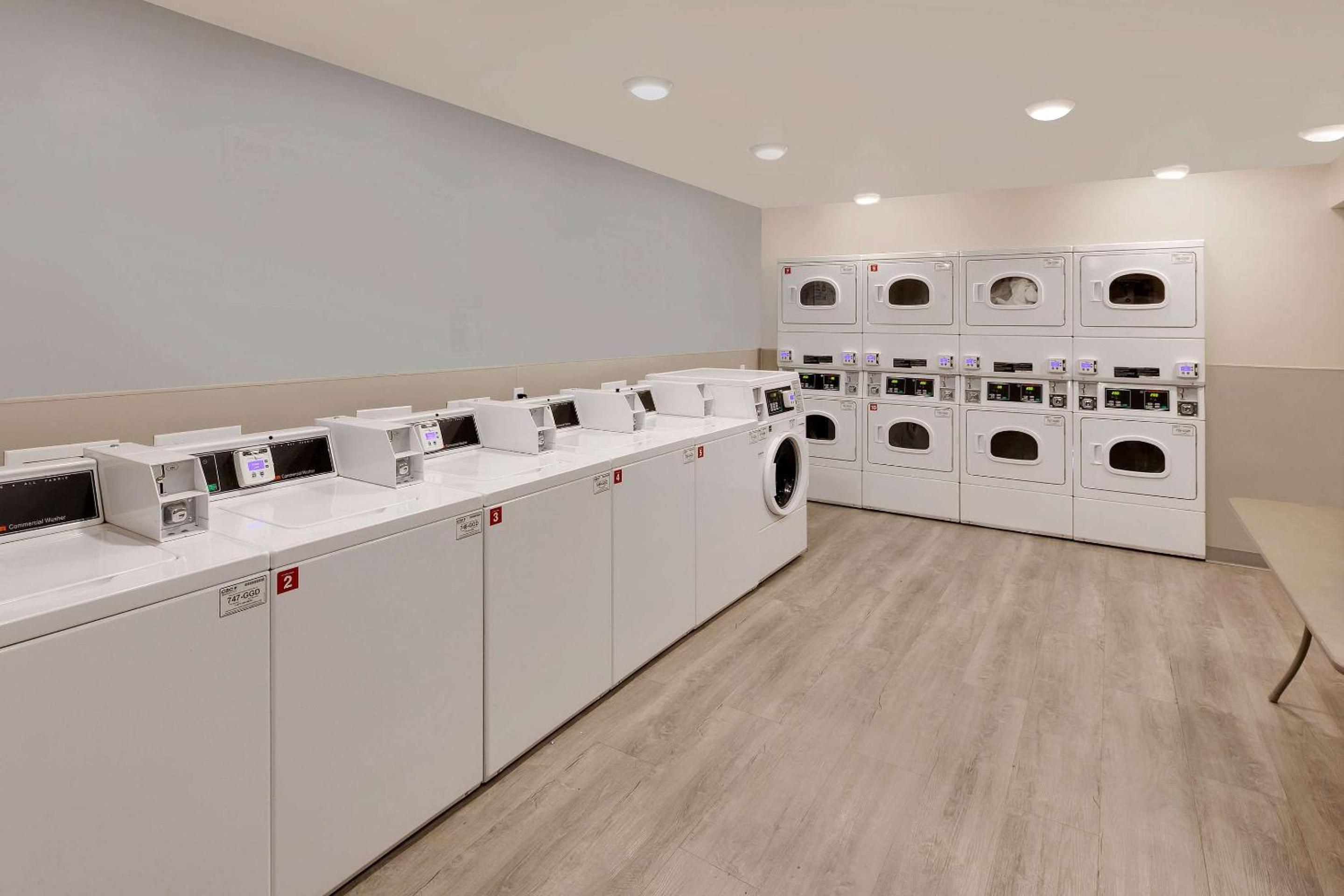 WoodSpring Suites Bakersfield East