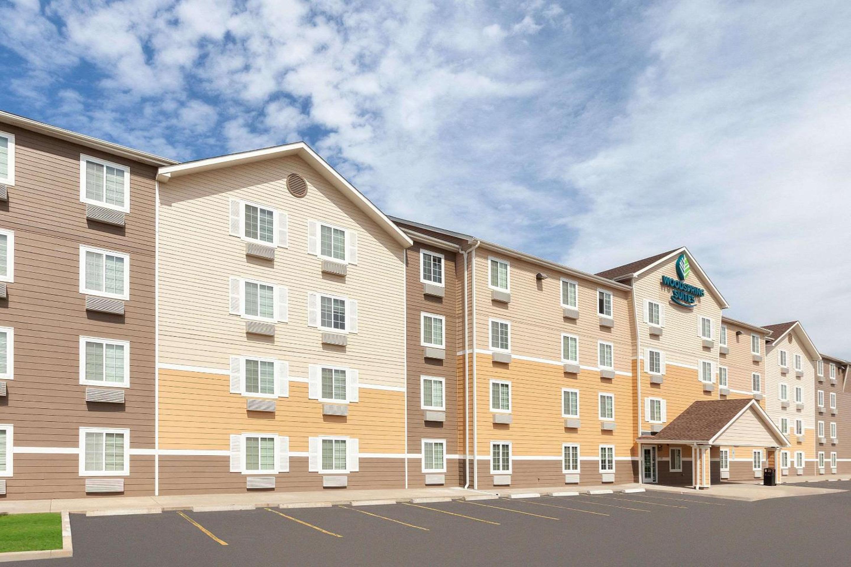 Hotel WoodSpring Suites Sioux Falls - Image 1