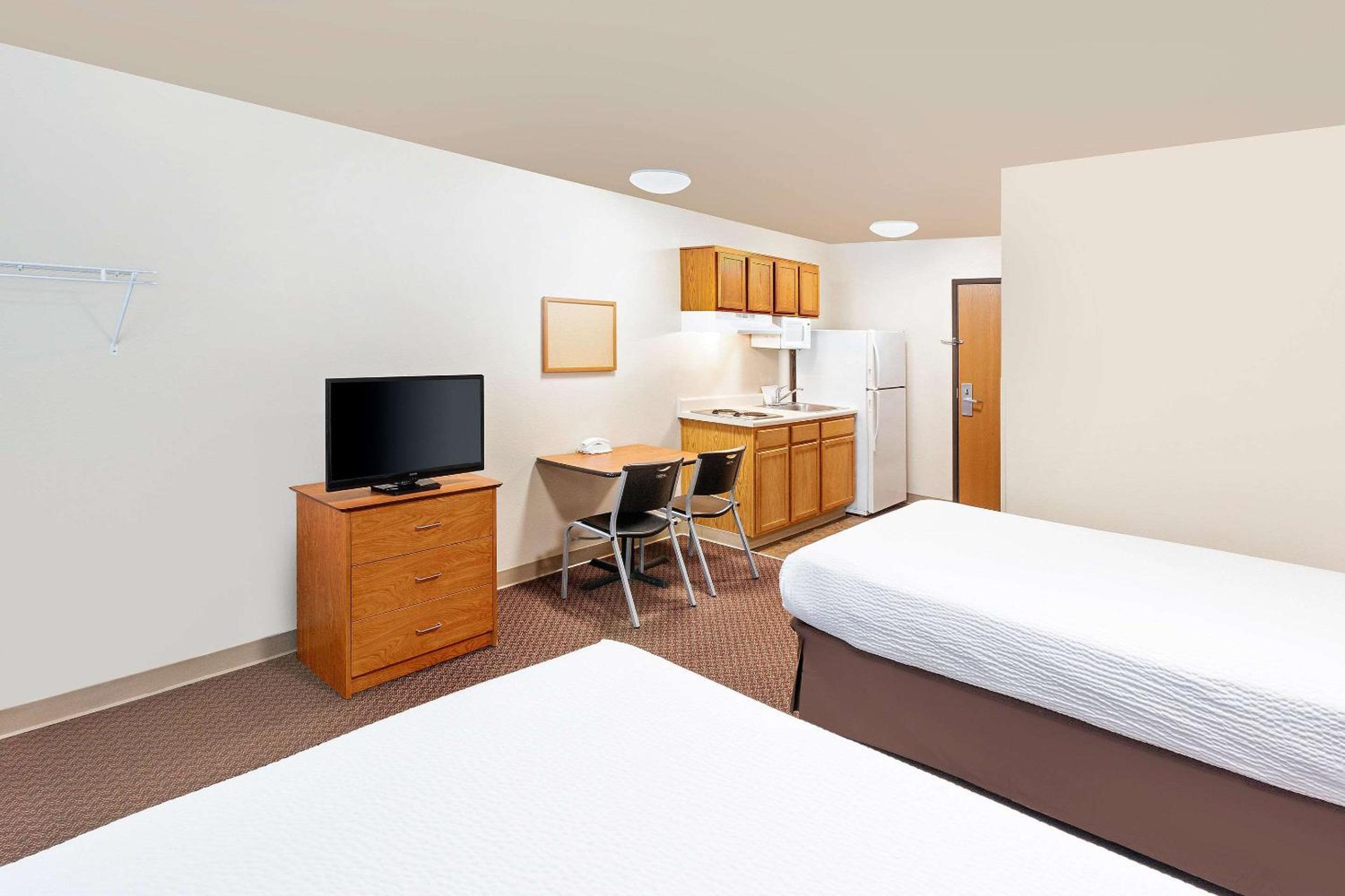Sioux Falls Vacations - WoodSpring Suites Sioux Falls - Property Image 1