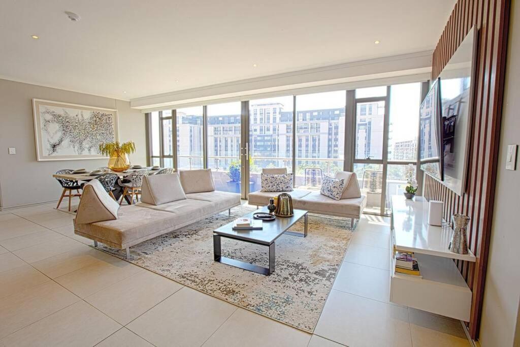 New Luxury Spacious Apartment