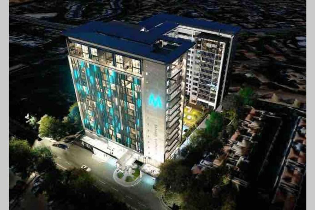 New Luxury Spacious Apartment
