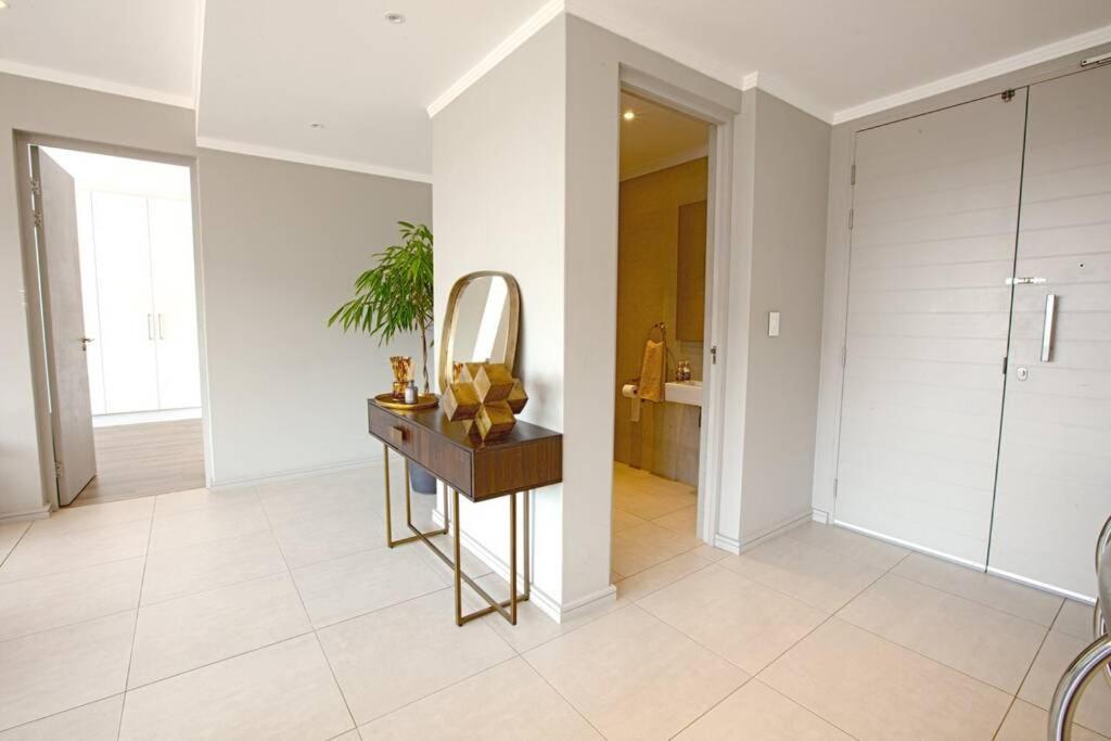 New Luxury Spacious Apartment