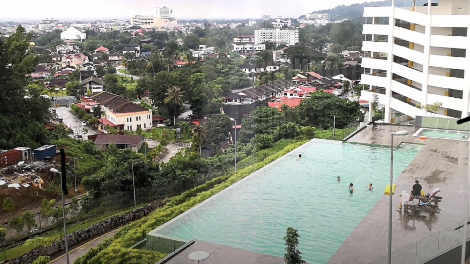 Taiping Rain Town Homestay太平雨城名宿 two car park photo 7
