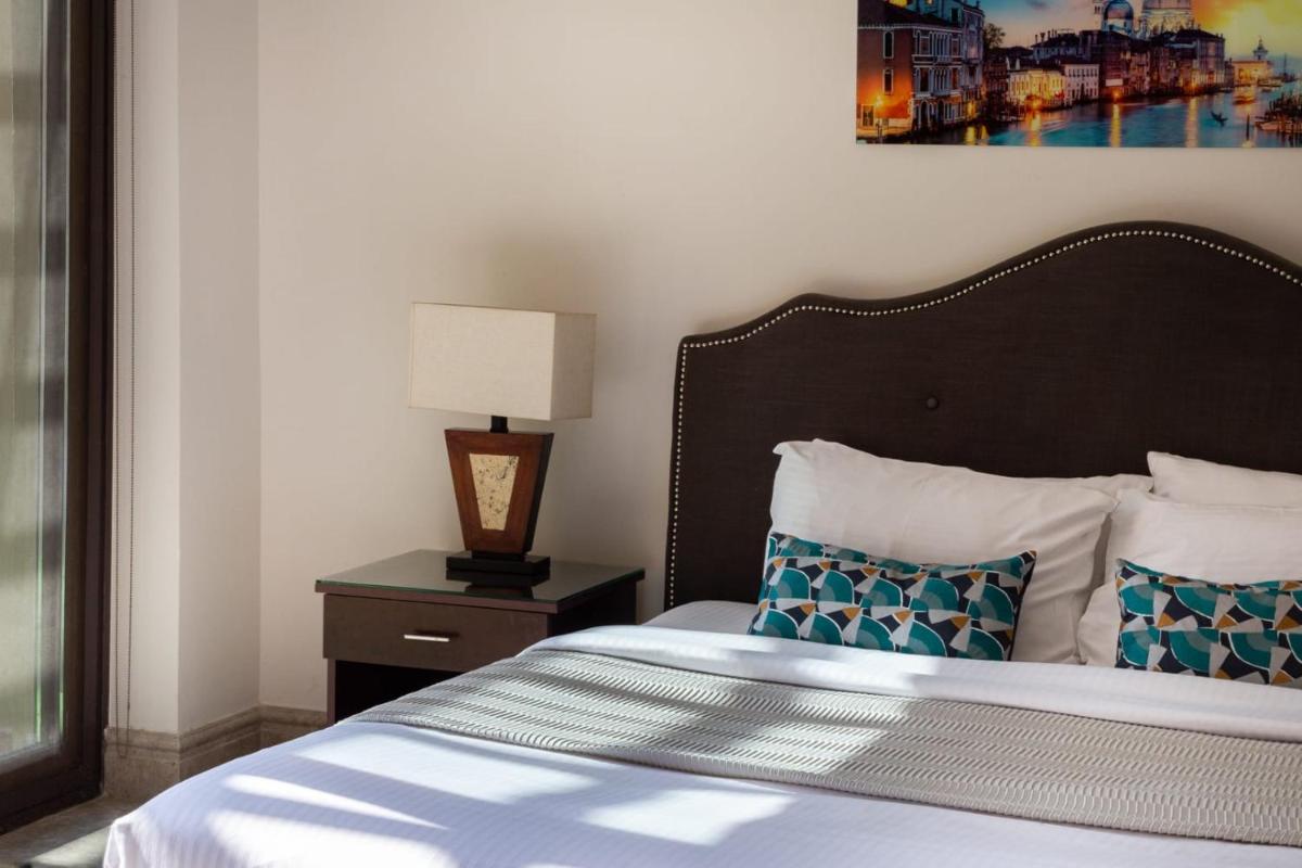 Frank Porter - Fairmont Palm Residences