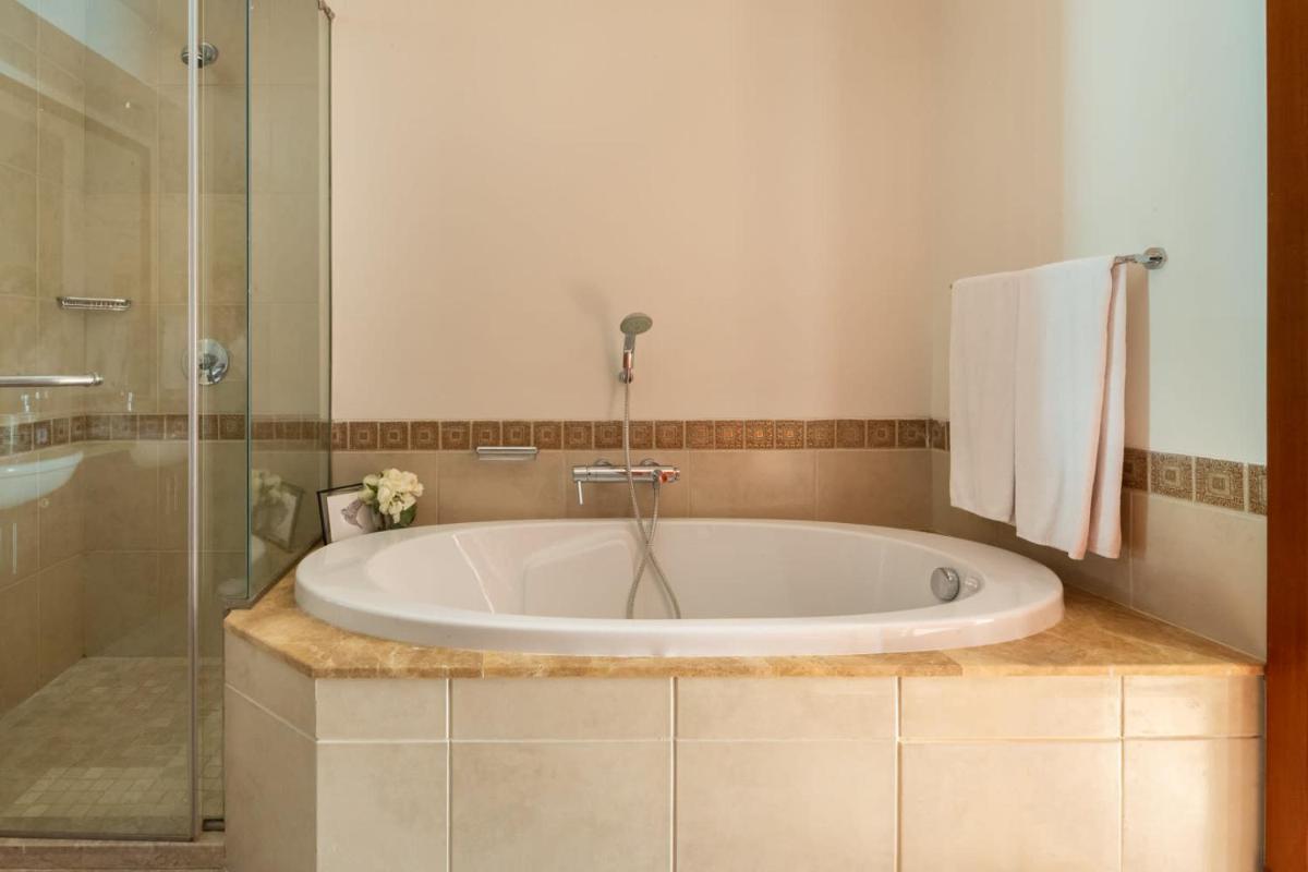 Frank Porter - Fairmont Palm Residences
