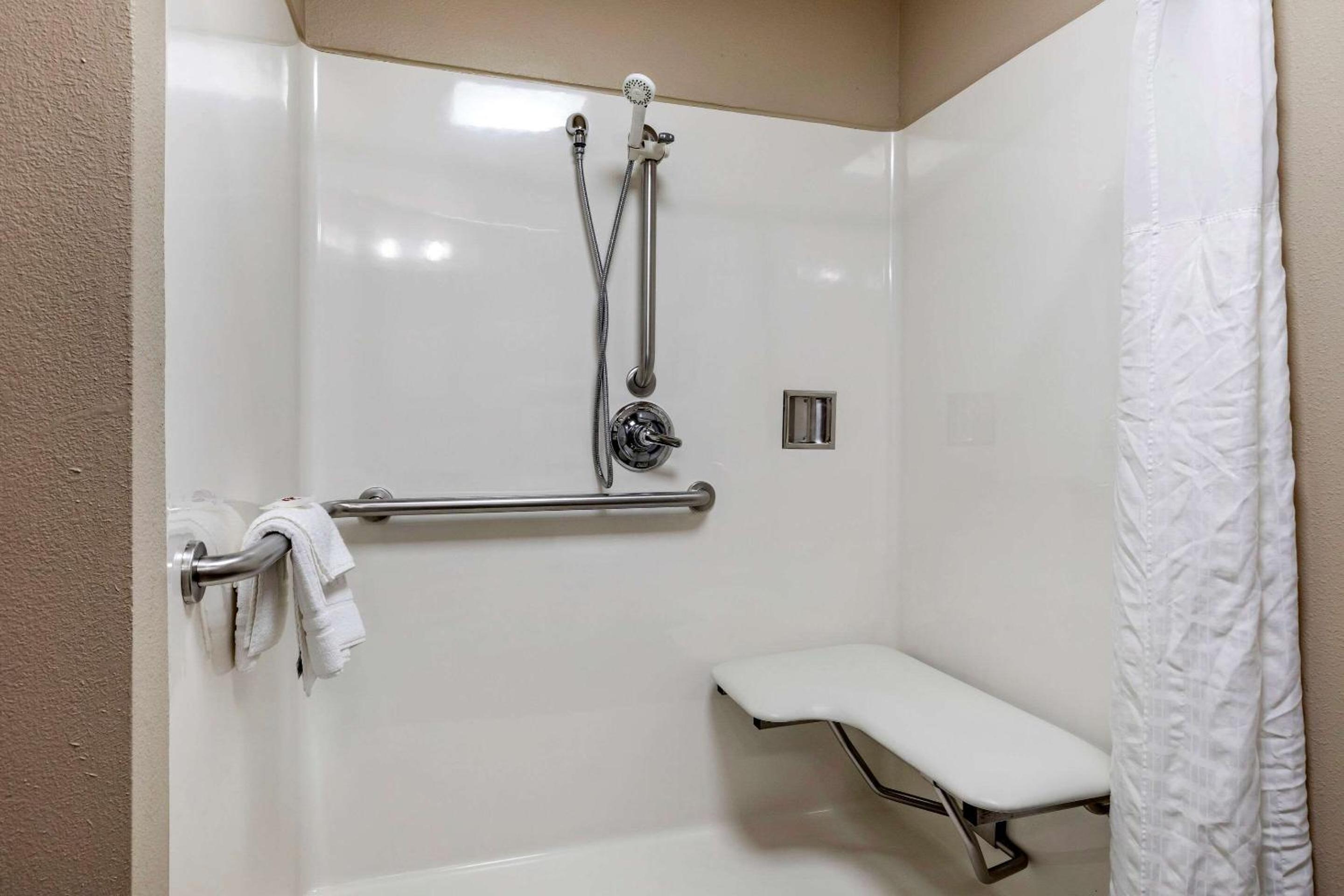 Comfort Inn & Suites Pauls Valley - City Lake view 4