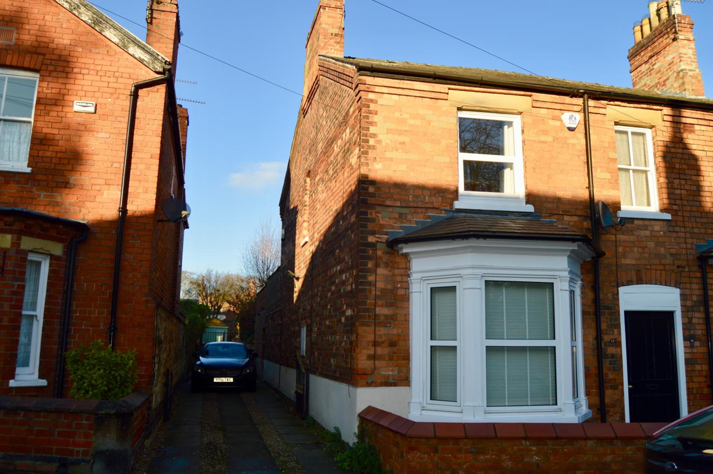 Cathedral Quarter House with free Secure Driveway Parking for 2 Cars, photo 48