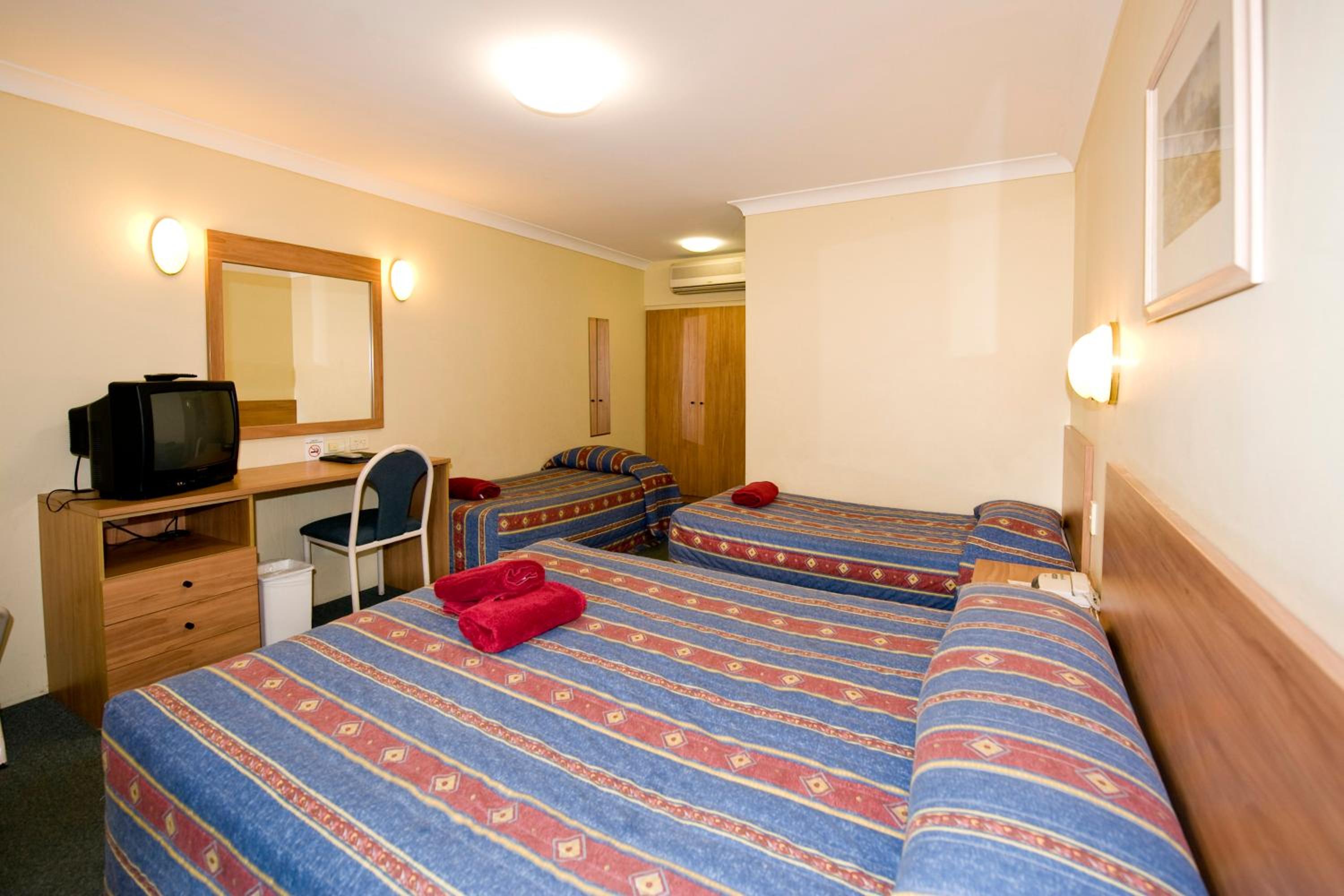 Colonial Court Motor Inn