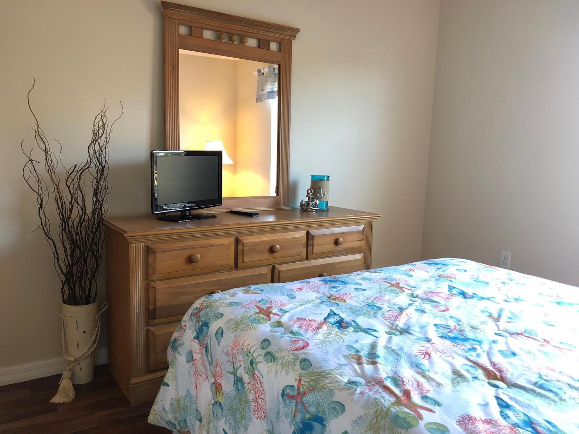 Gated Emerald island resort townhome, Overlook Pool, 3 miles to Disney, rent by owner view 2