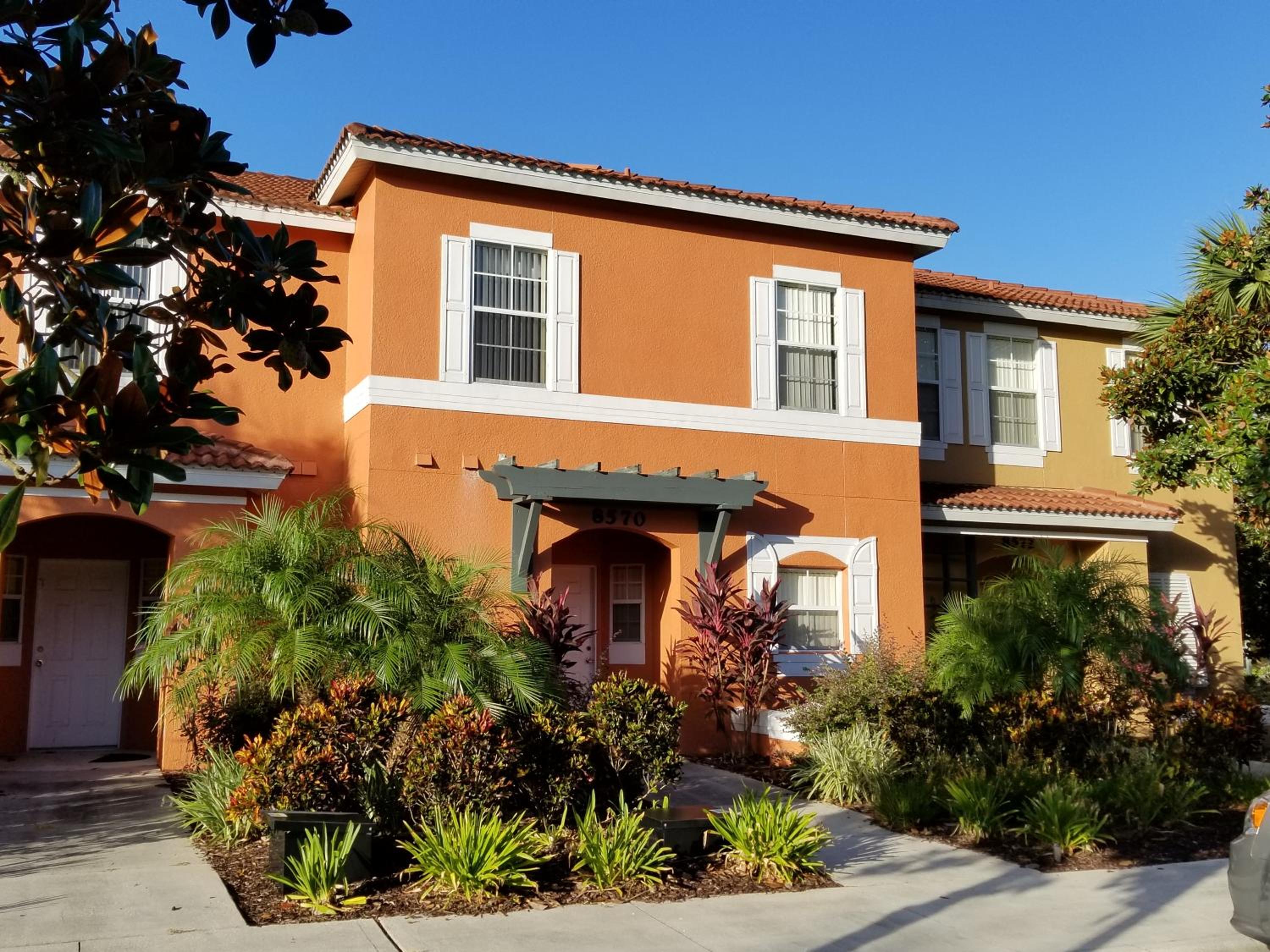 Hotel Gated Emerald island resort townhome, Overlook Pool, 3 miles to Disney, rent by owner - Image 1