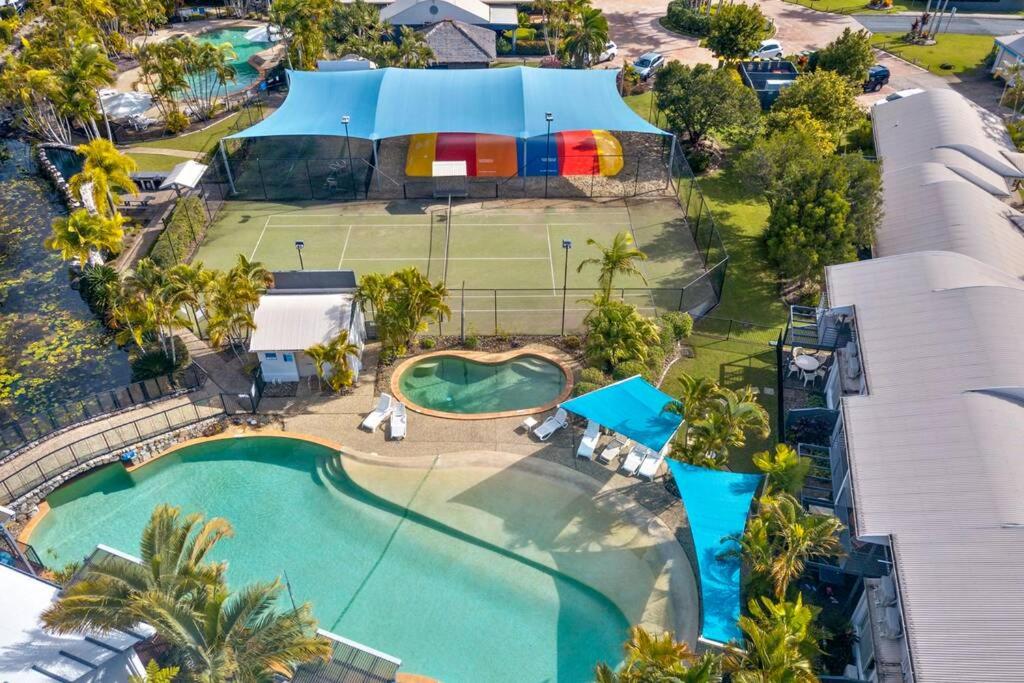 Tropical Retreat in 2 Bedroom Townhouse