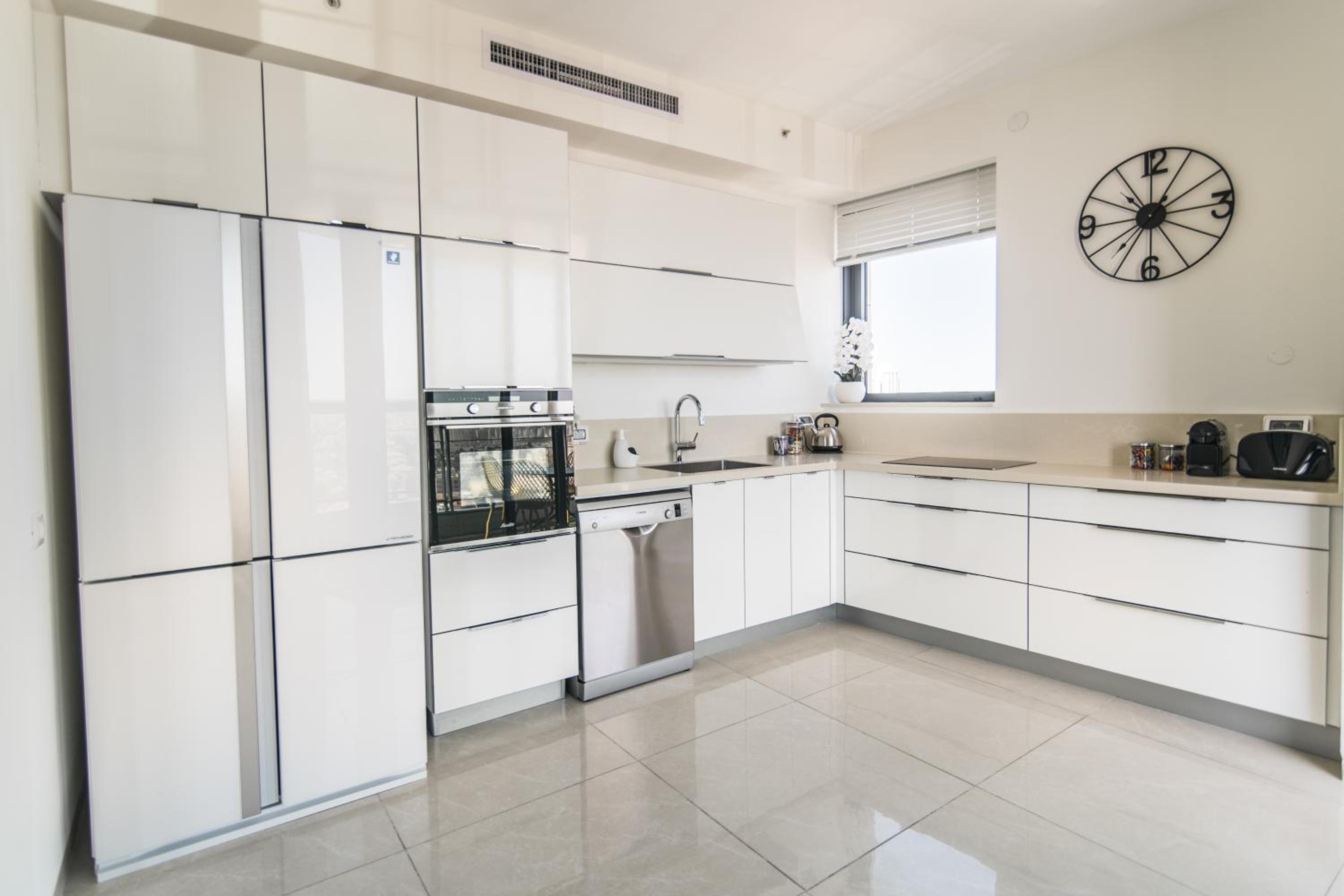 Gorgeous Design 3 BDR Apart - J Tower - Amazing View! view 3