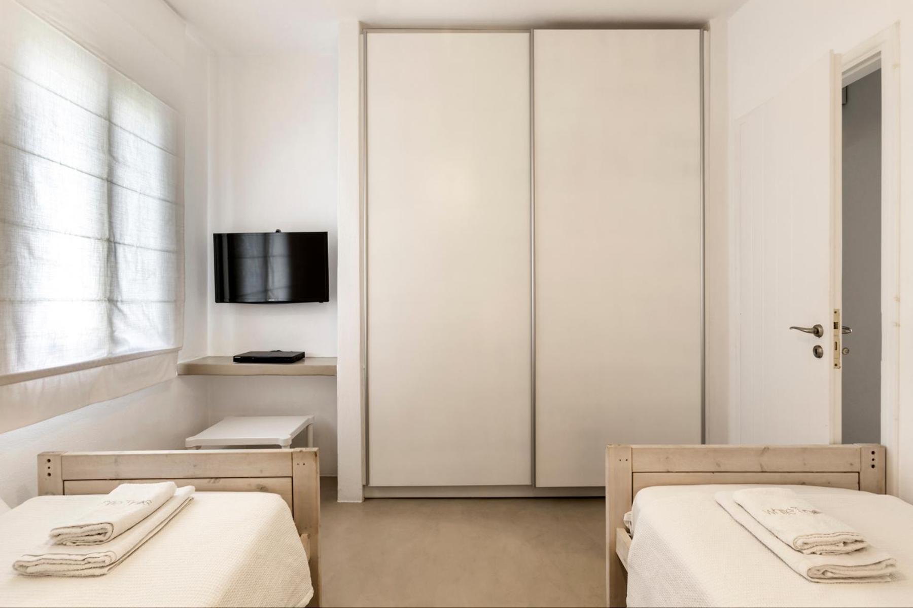 White Tinos Luxury Suites