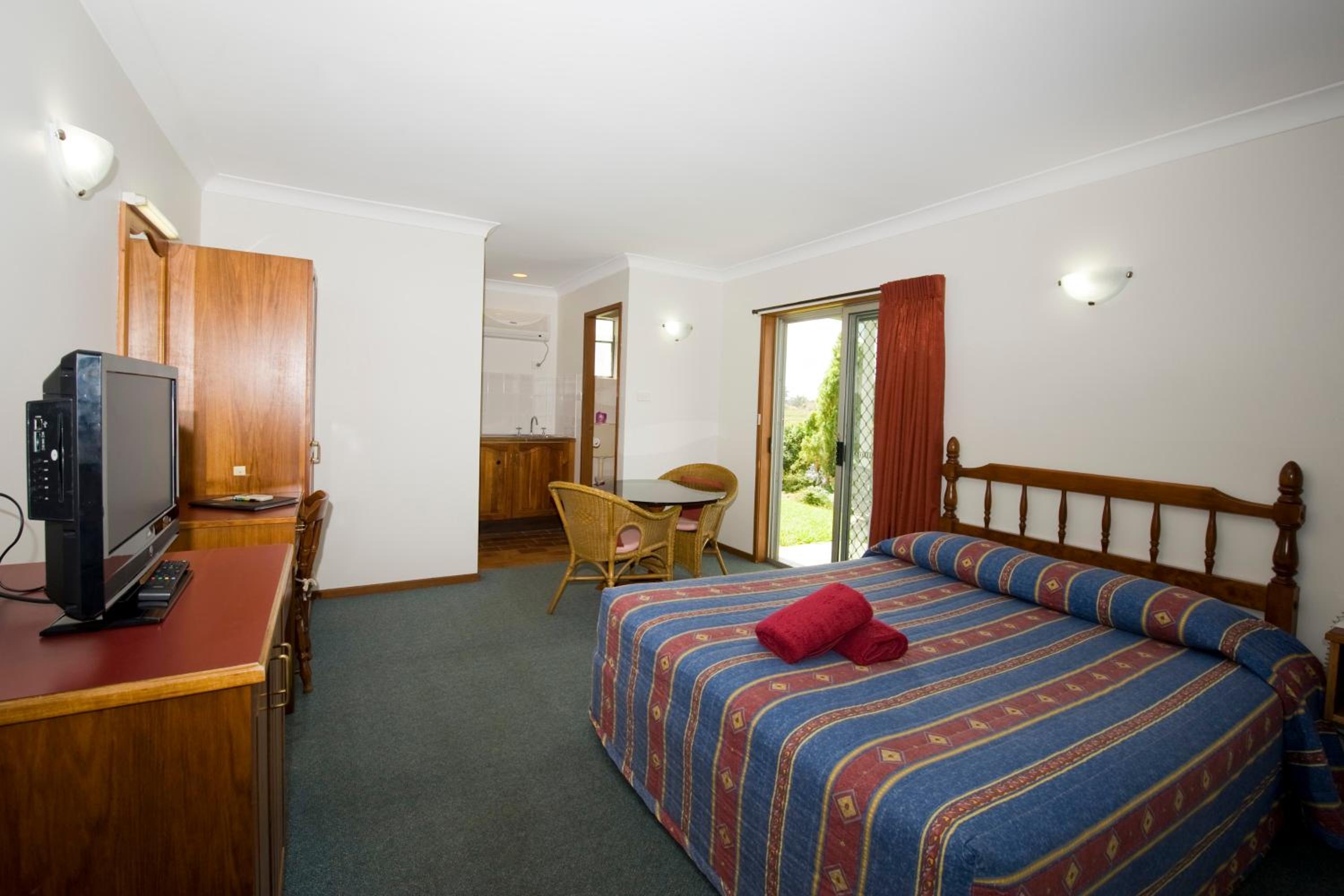 Colonial Court Motor Inn