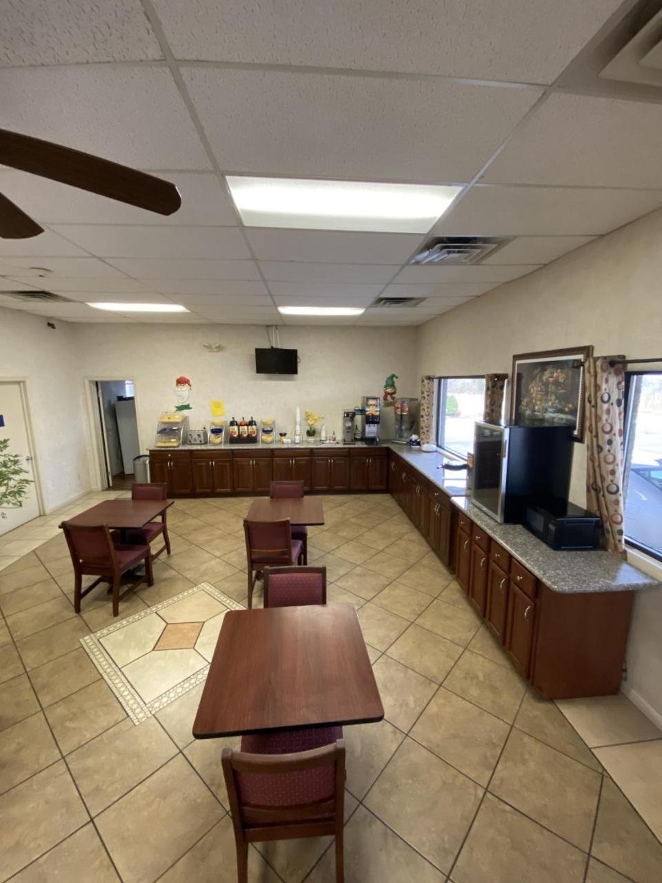 Miscellaneous Market Vacations - Days Inn by Wyndham Huntington - Property Image 2