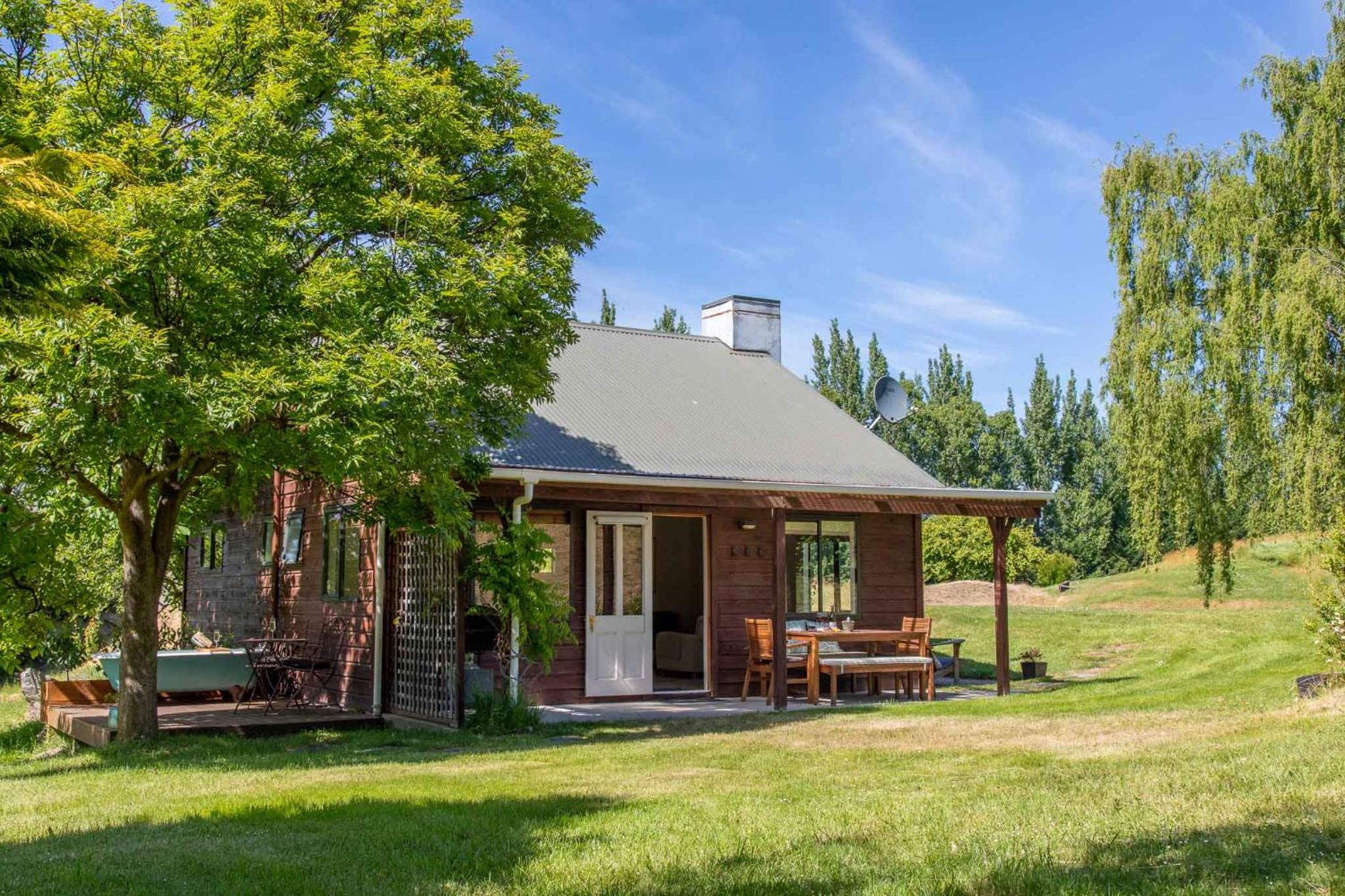 Arrowtown Country Cottage view 2