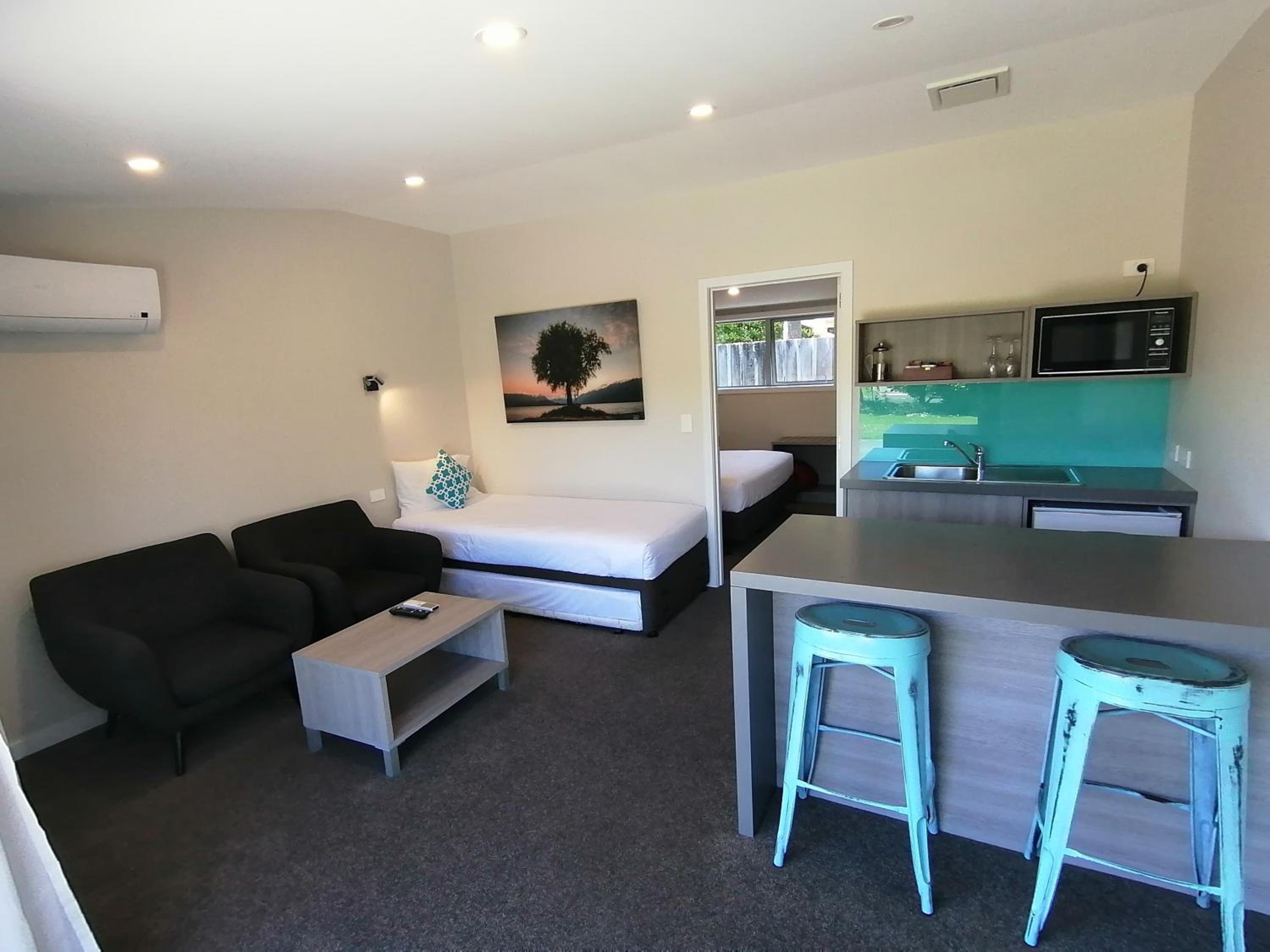 Edgewater Motel