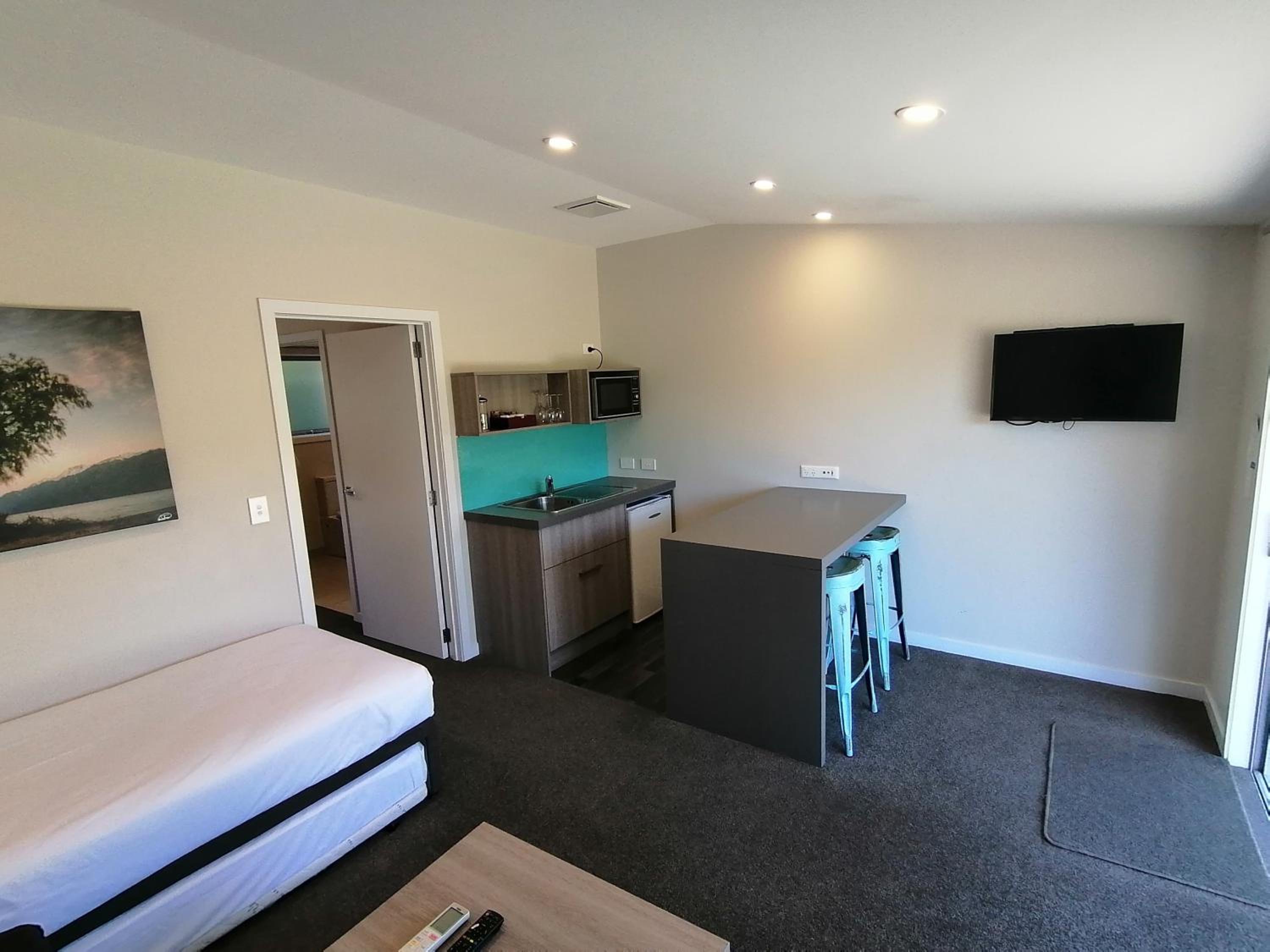 Edgewater Motel