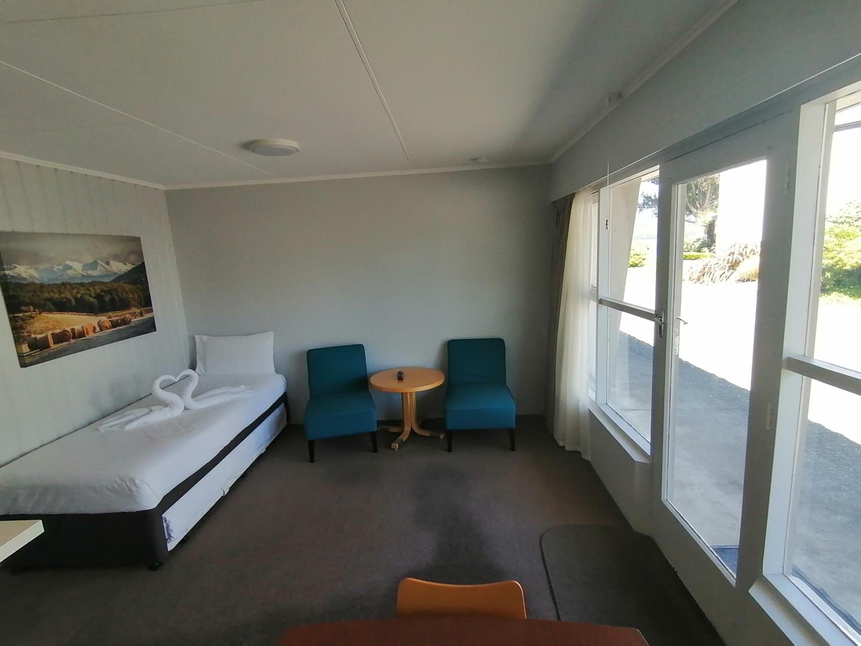 Edgewater Motel