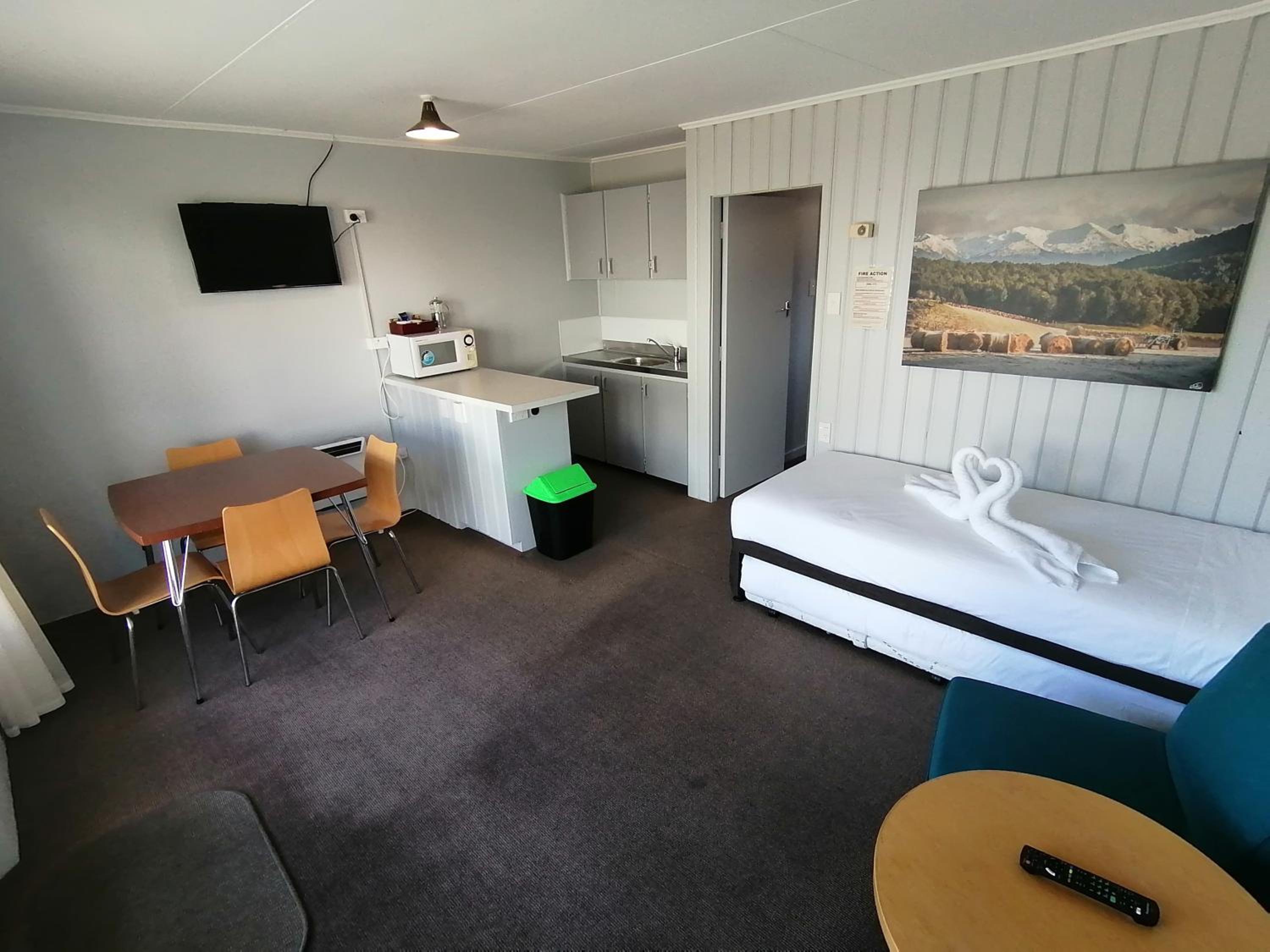 Edgewater Motel