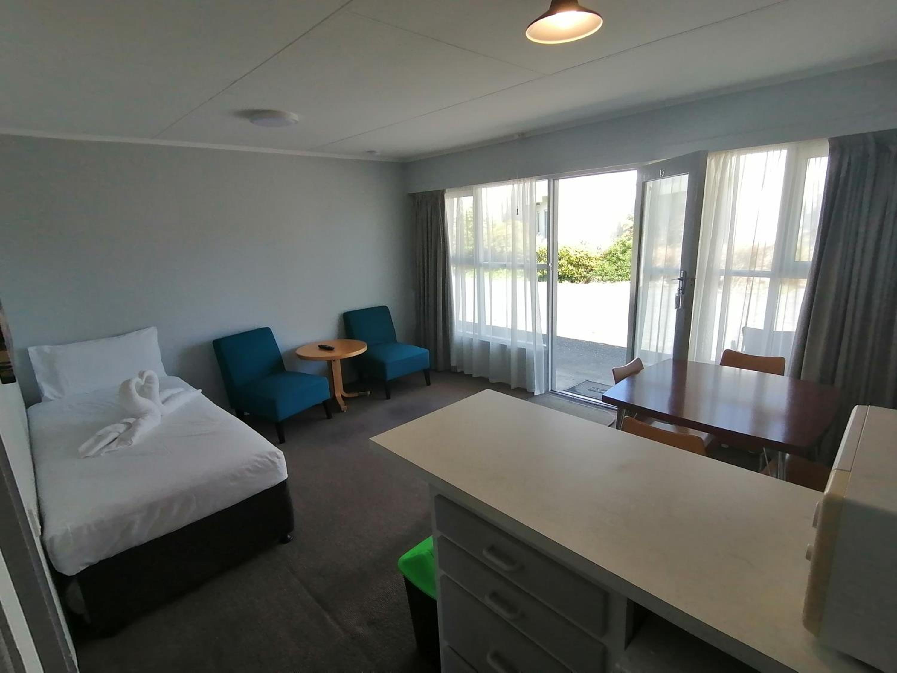 Edgewater Motel
