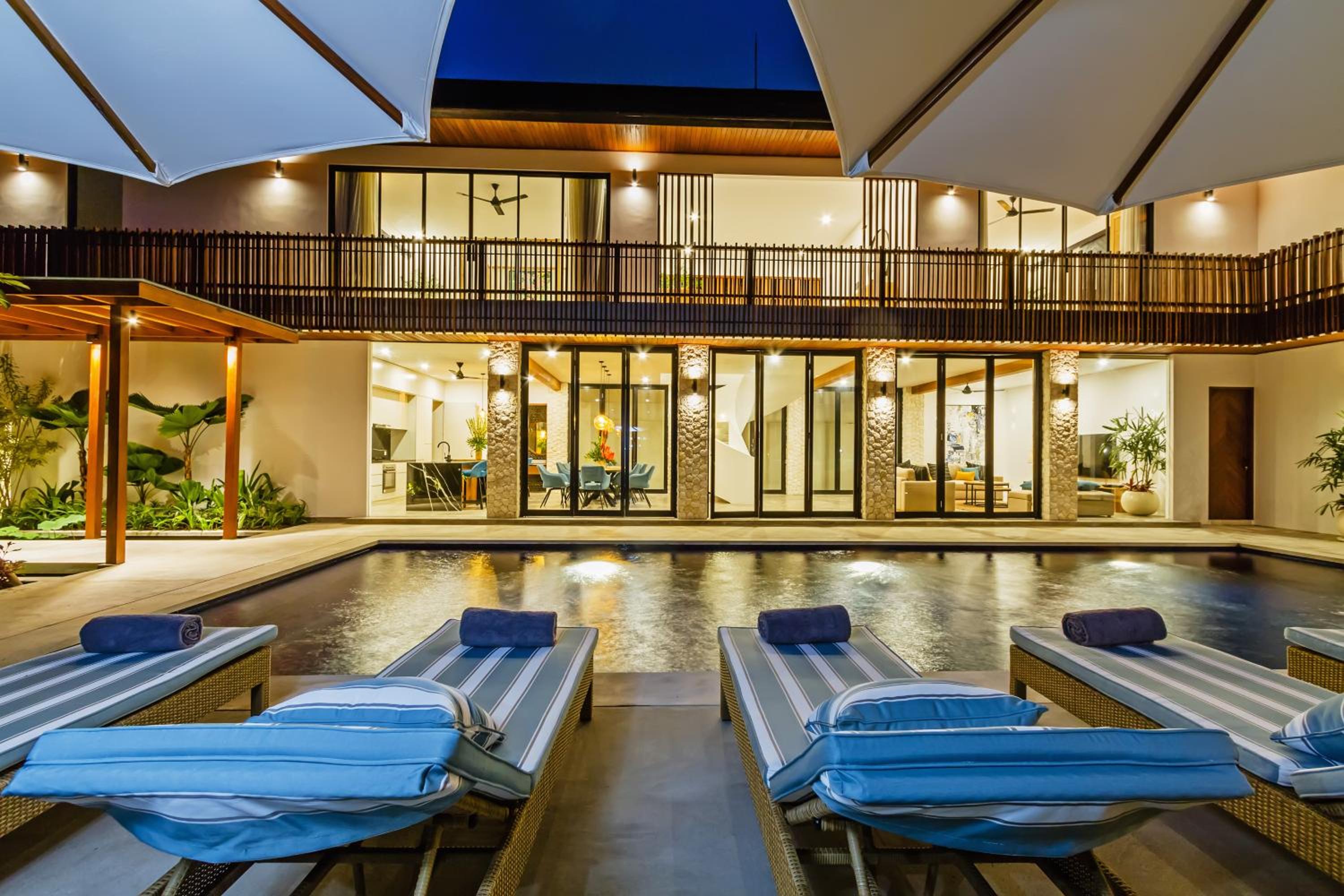 THE BOTANICAL 6 BED LUXURY 900 meter from beach view 4