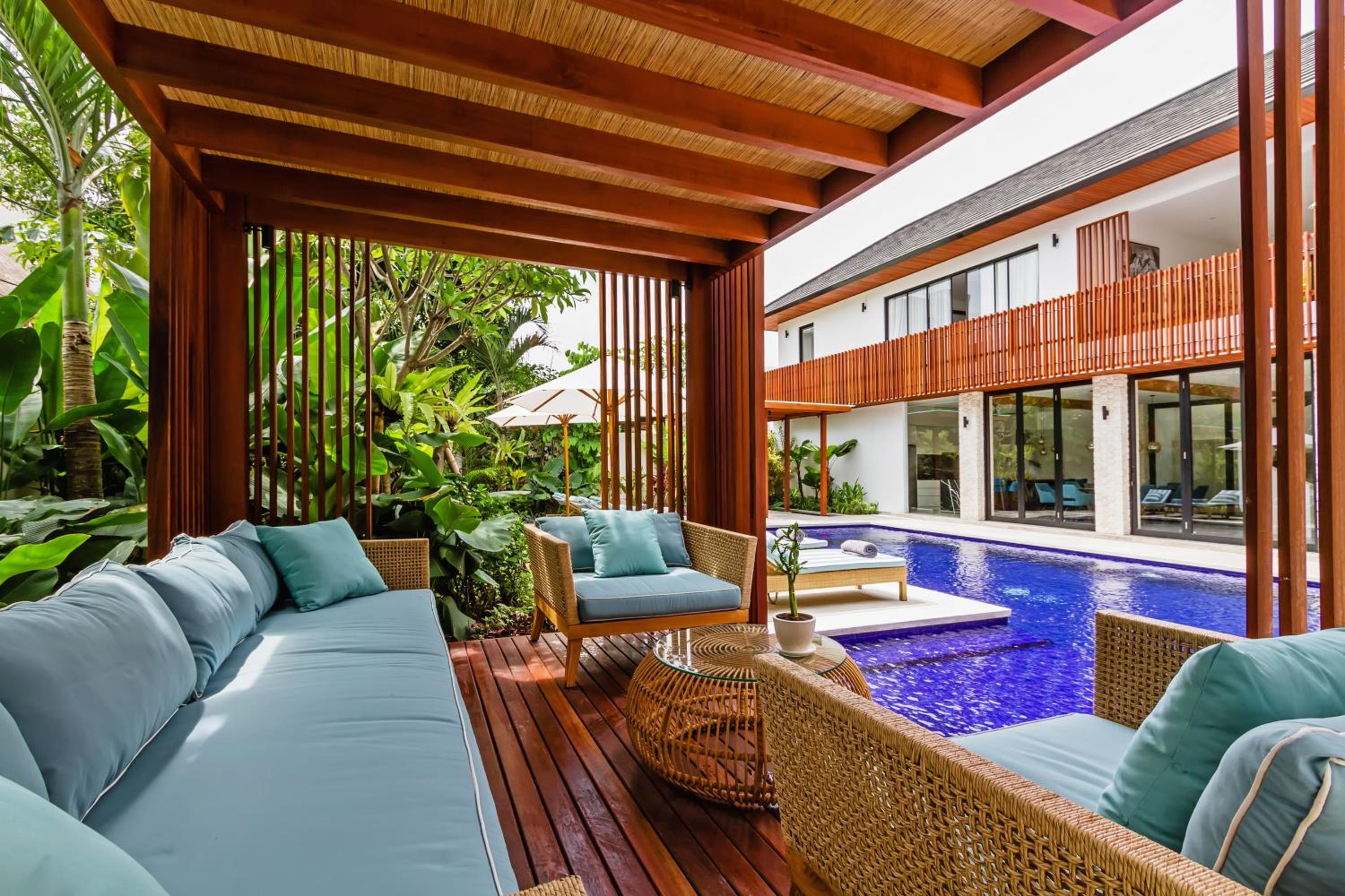 THE BOTANICAL 6 BED LUXURY 900 meter from beach view 3
