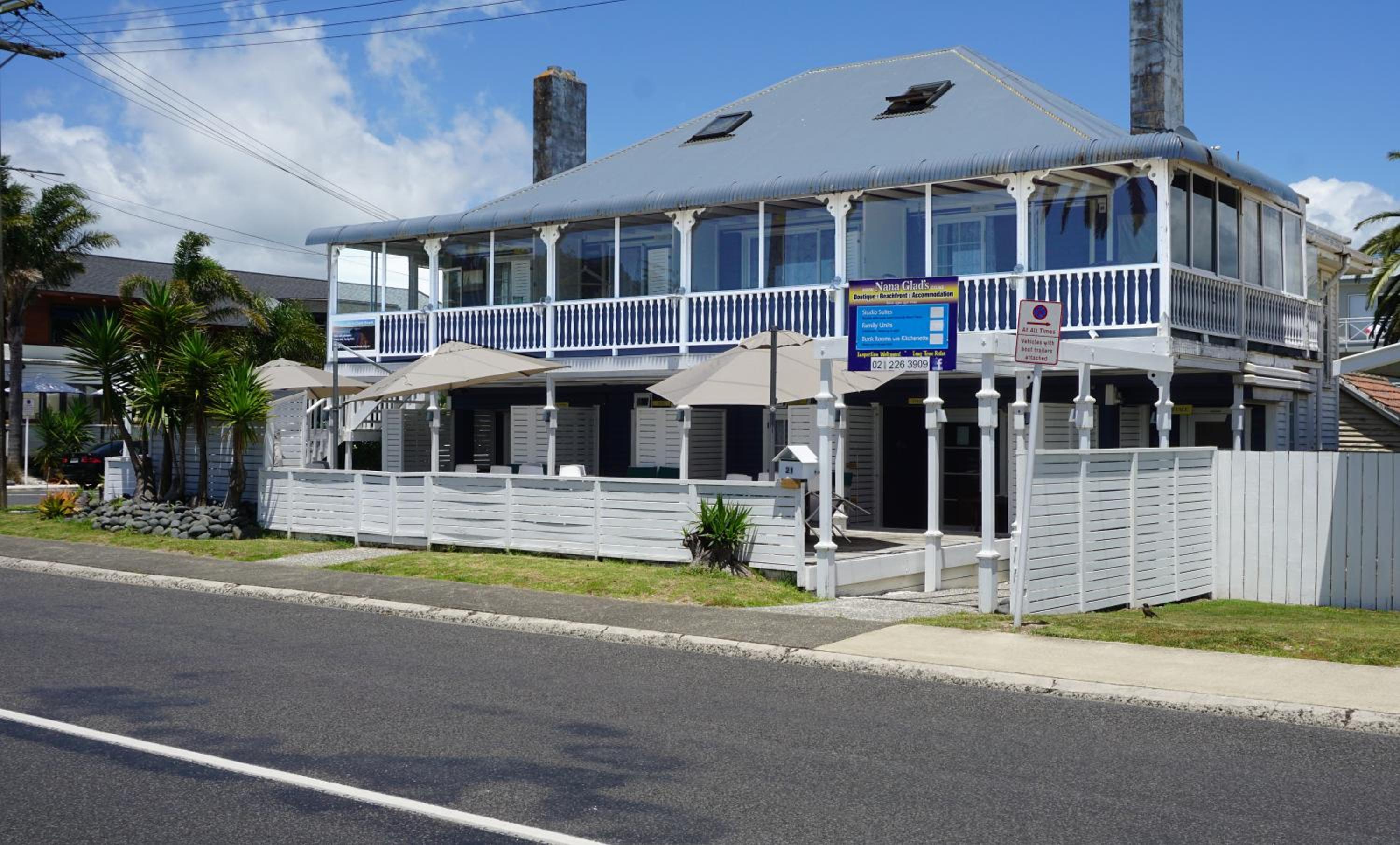 Nana Glads Beachfront Accommodation view 4
