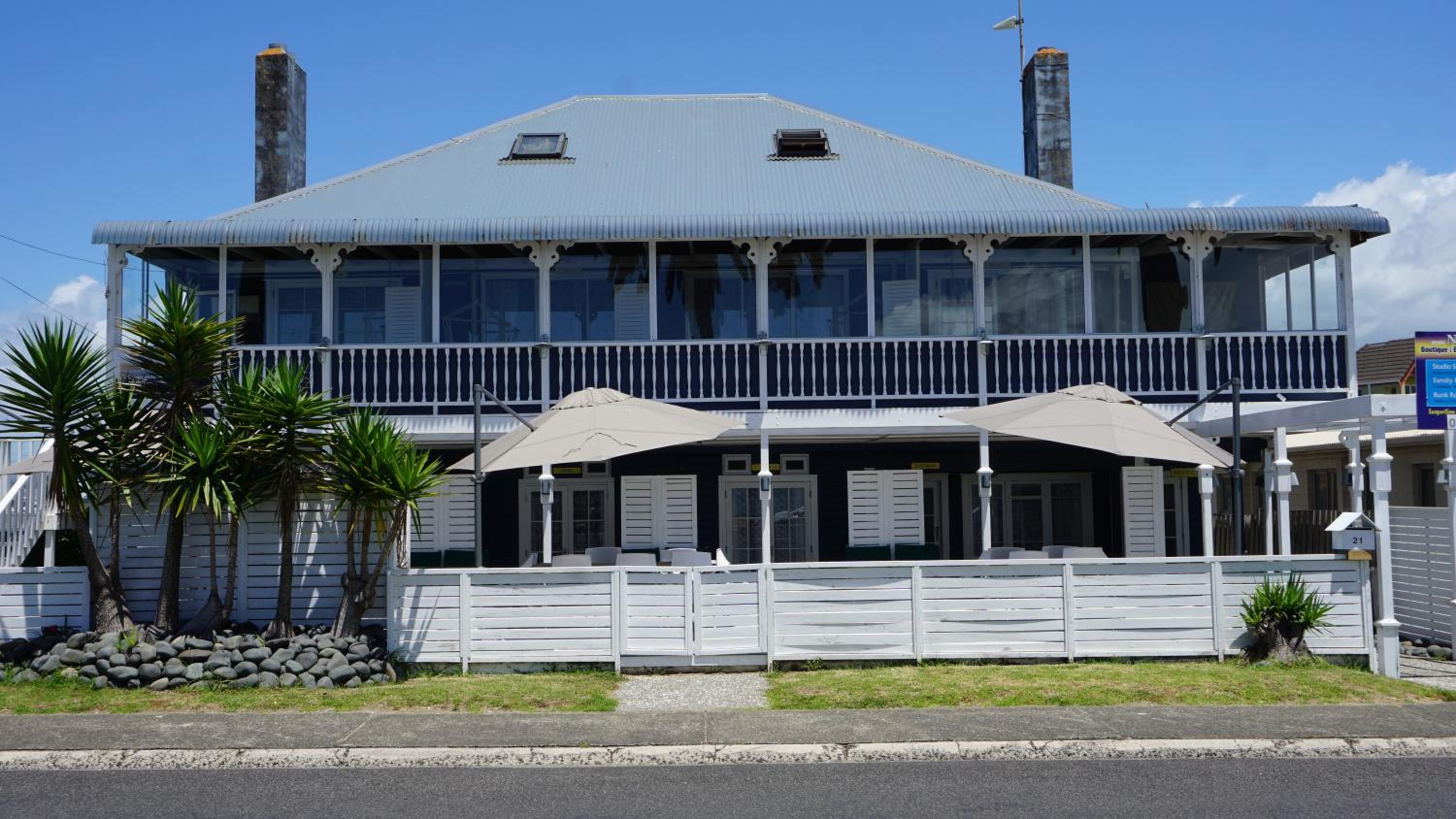 Nana Glads Beachfront Accommodation view 3
