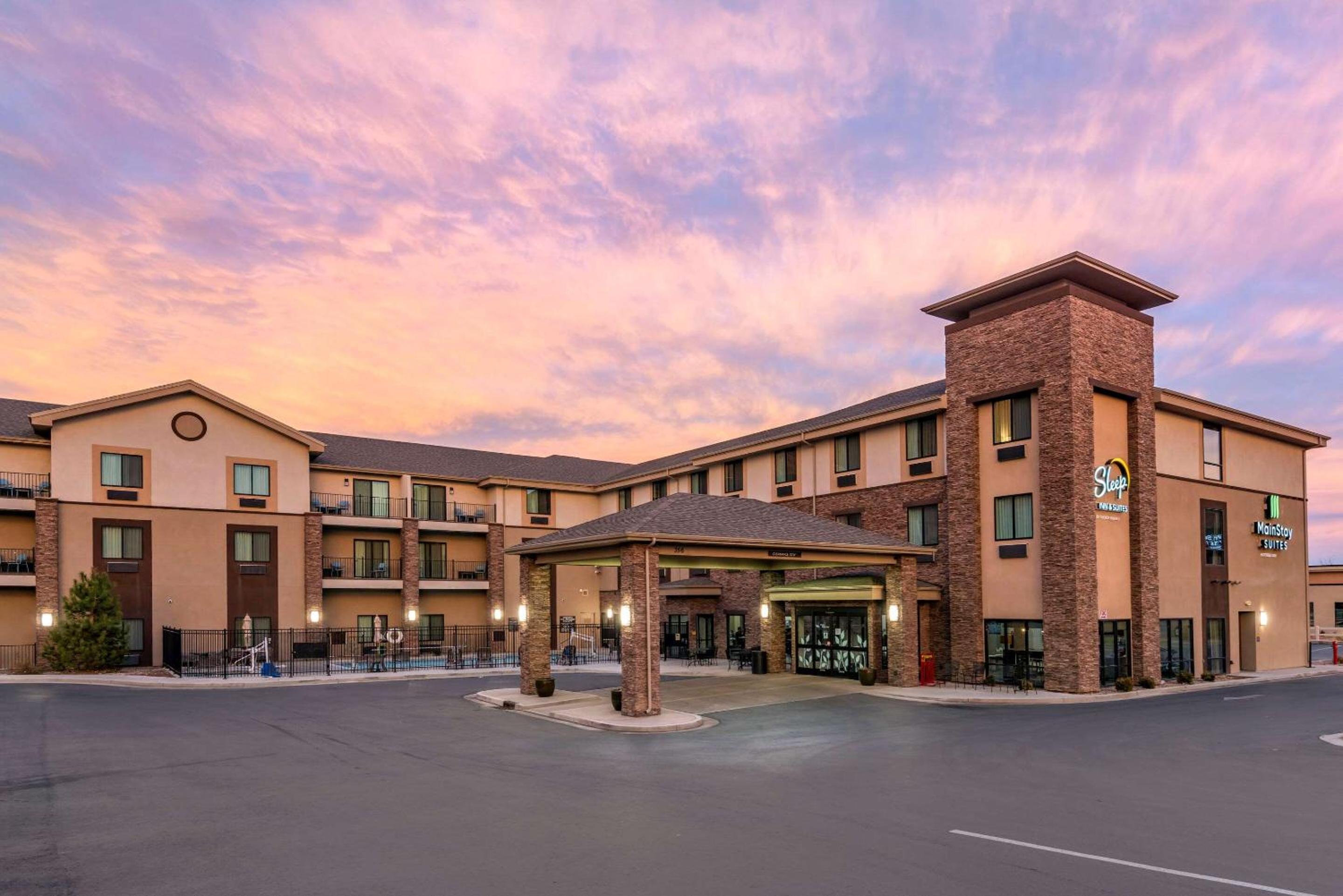 Hotel MainStay Suites Moab near Arches National Park - Image 1