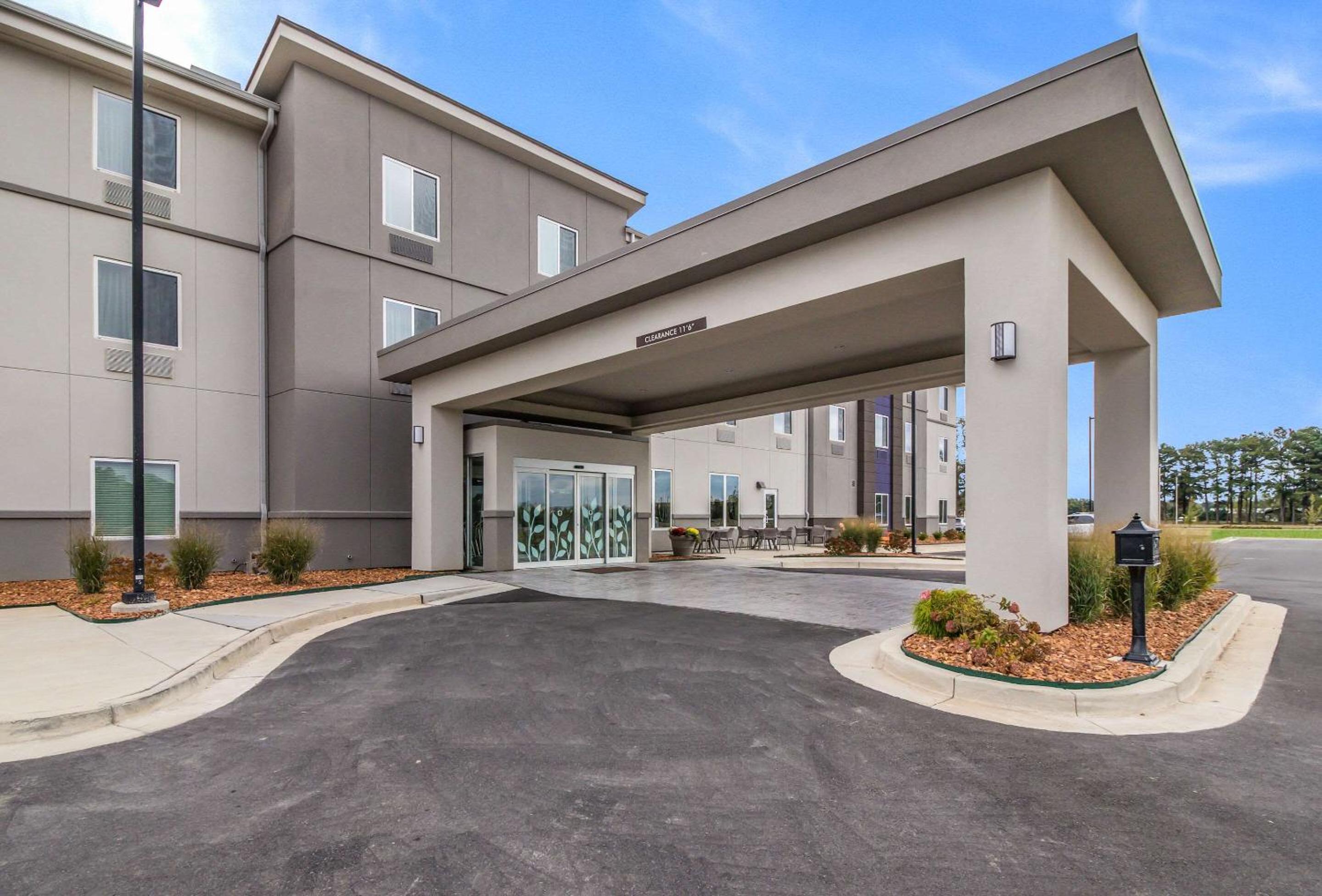 Sleep Inn at Discovery Park of America view 3