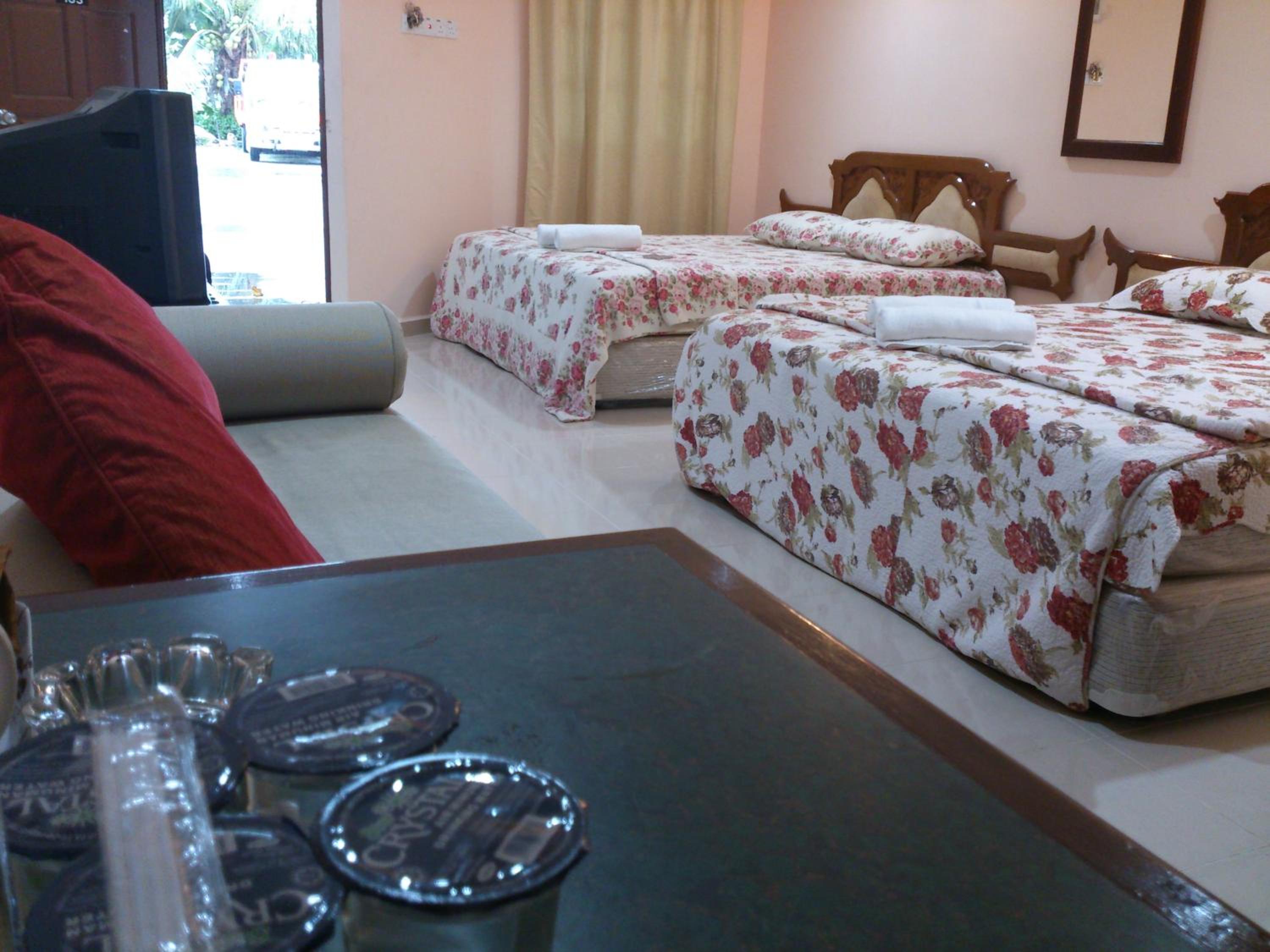 Penarak Bamboo Beach Motel
