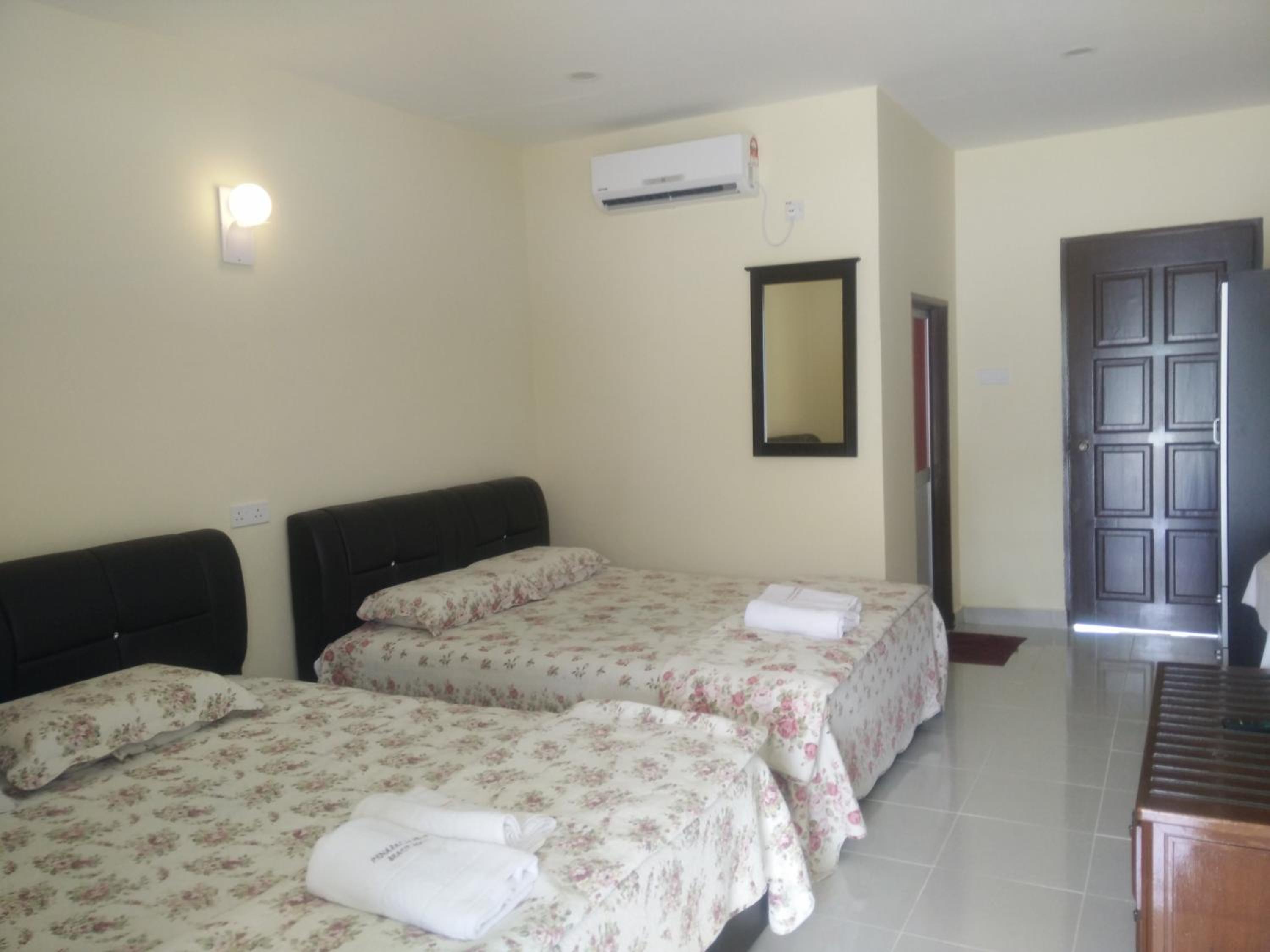 Penarak Bamboo Beach Motel