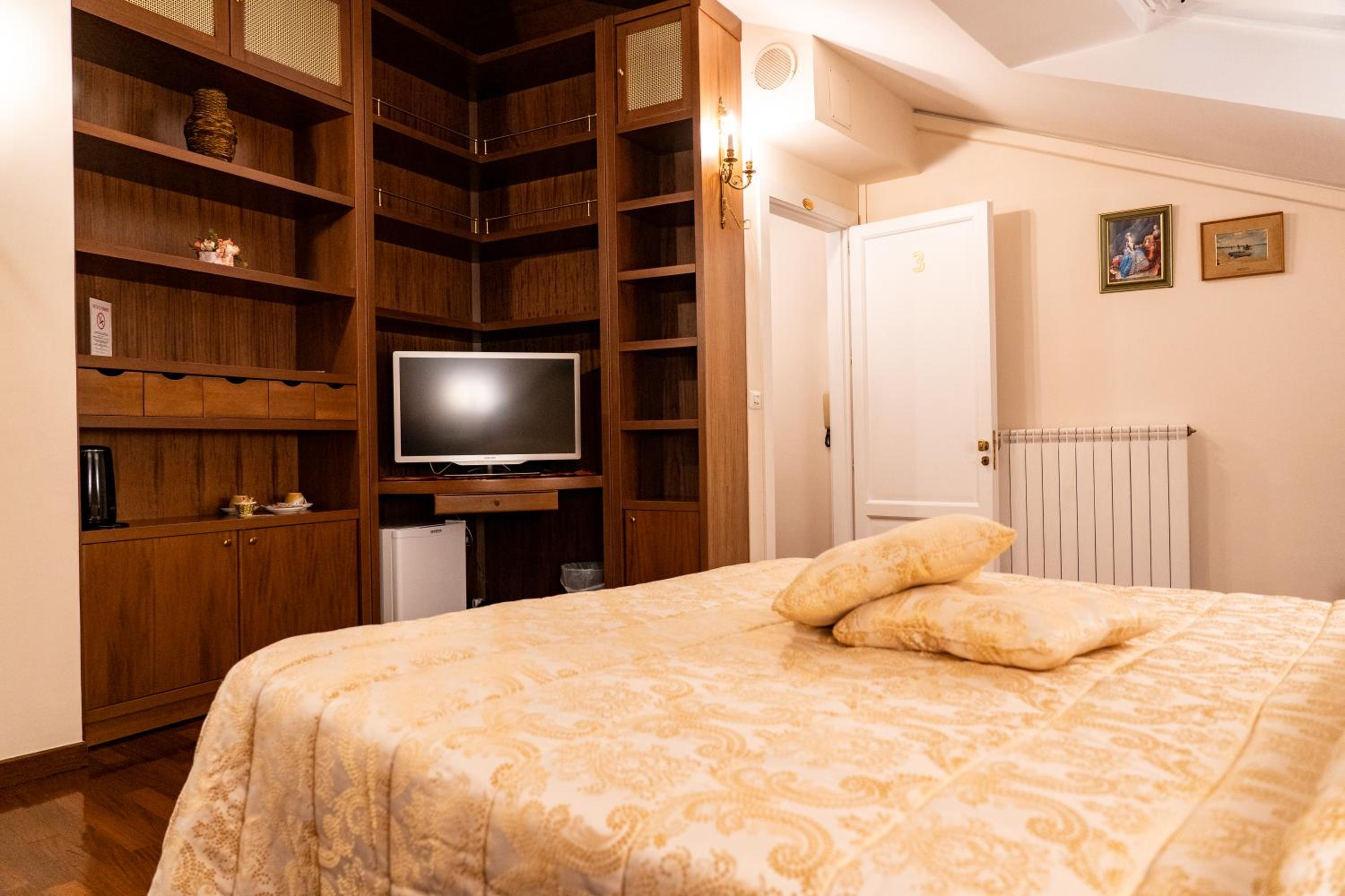 Real Borbone en Caserta — hotel room