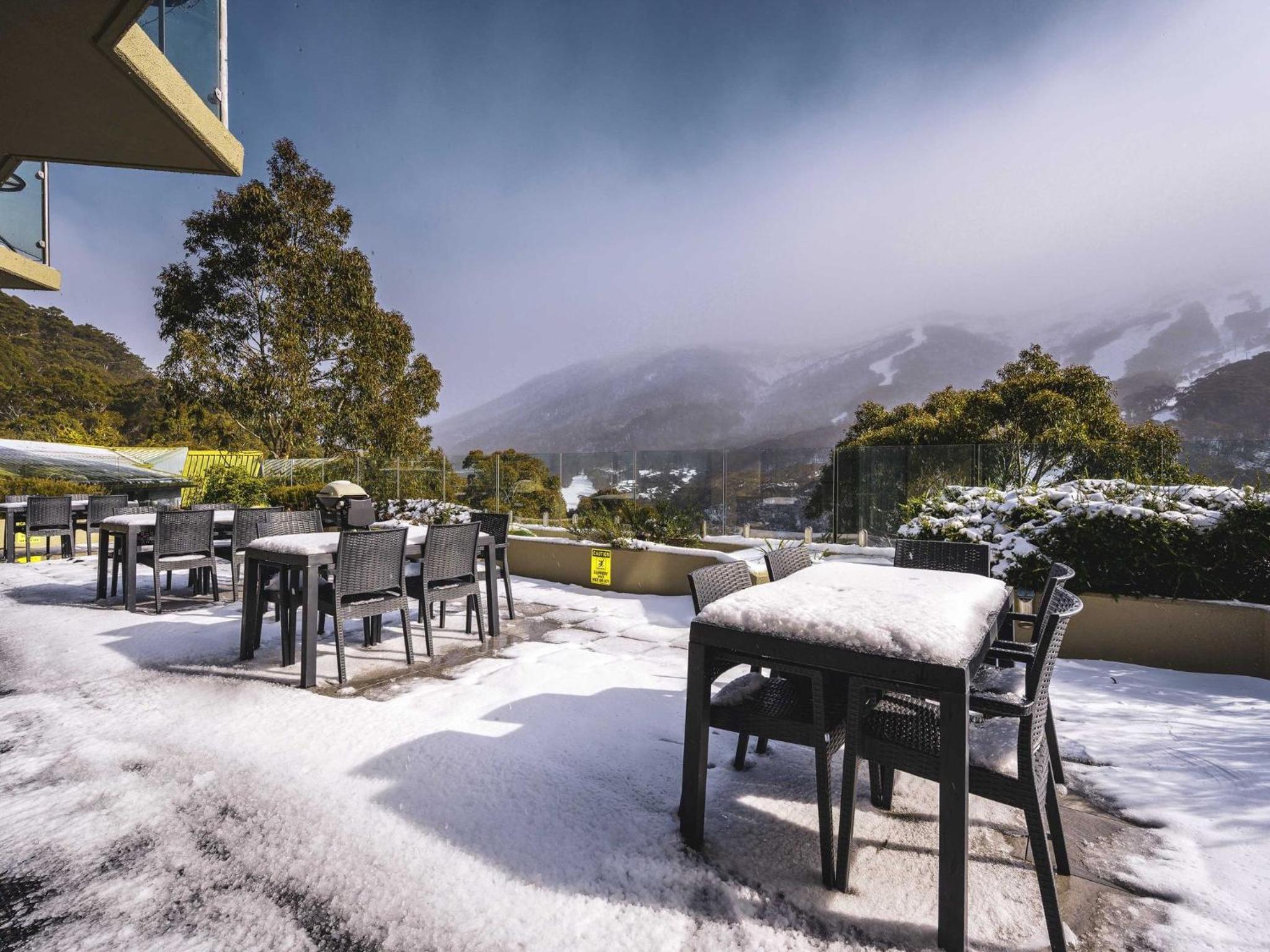 Hotel Lantern 1 bedroom terrace with alpine views - Image 1