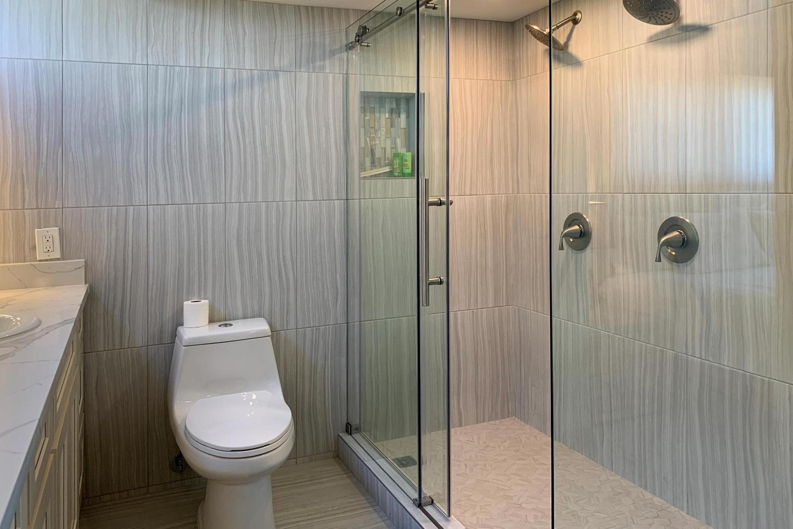 Haleakala Shores A-301, Panoramic Views, Split AC