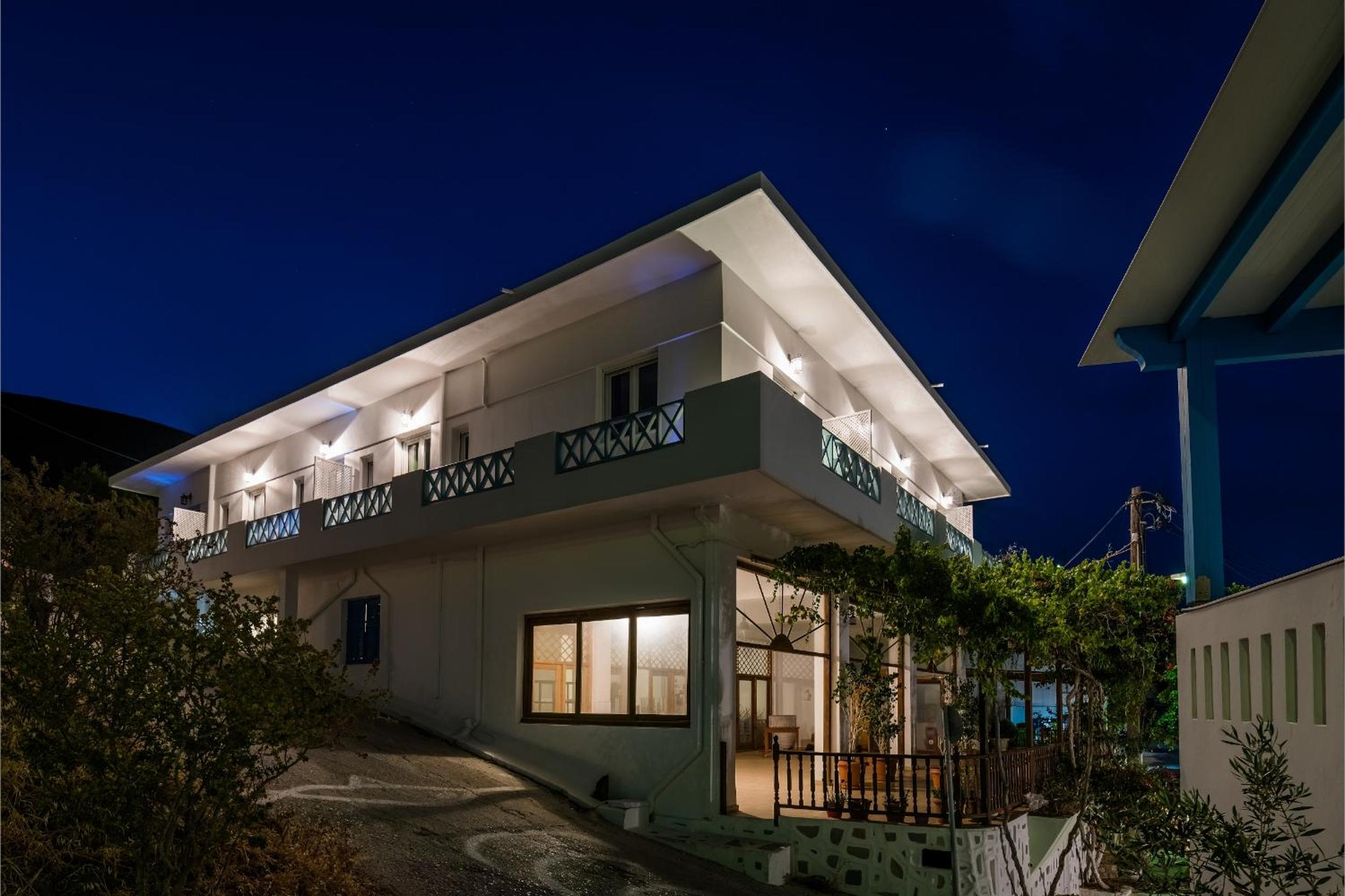Niriides Luxury Studios