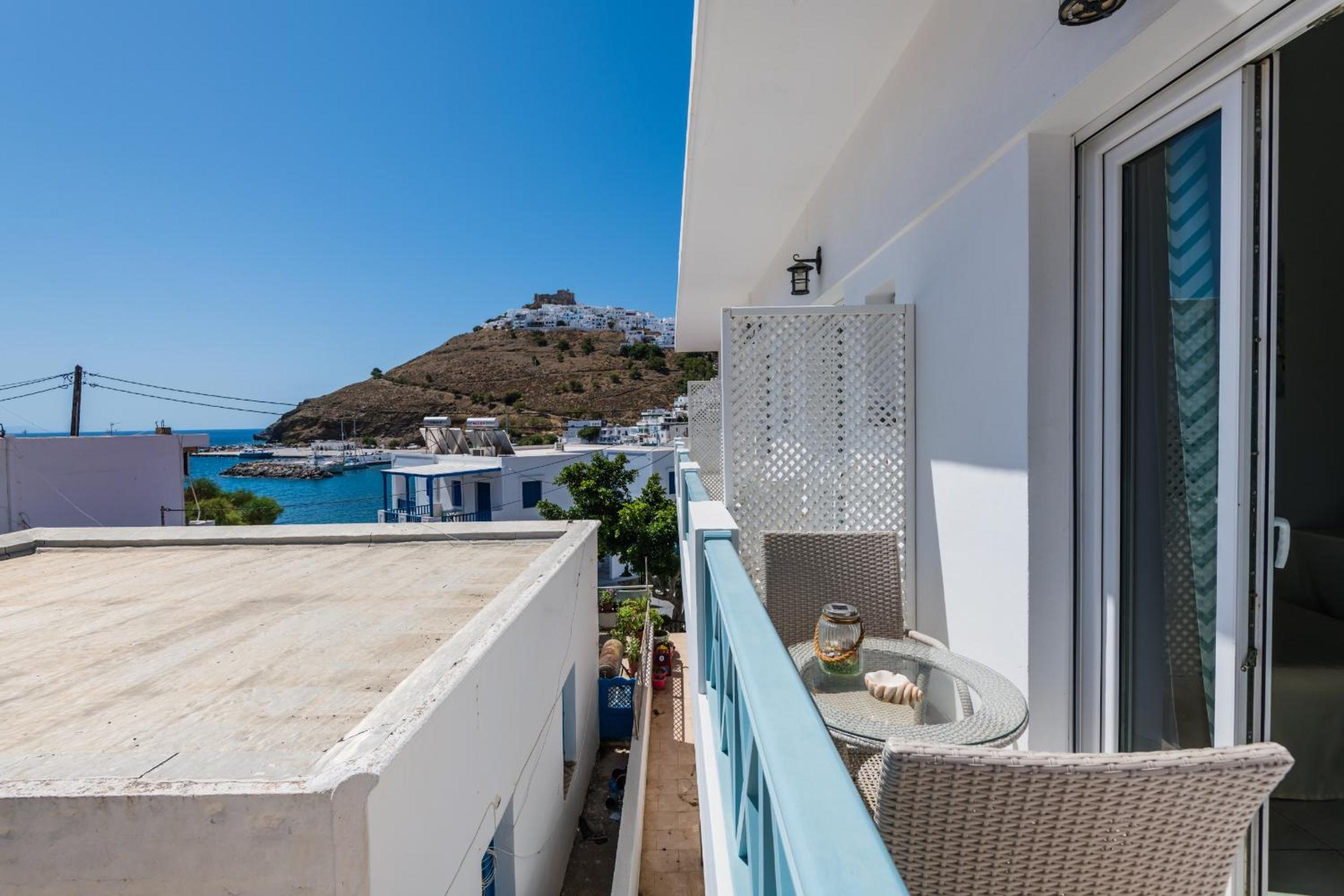 Niriides Luxury Studios